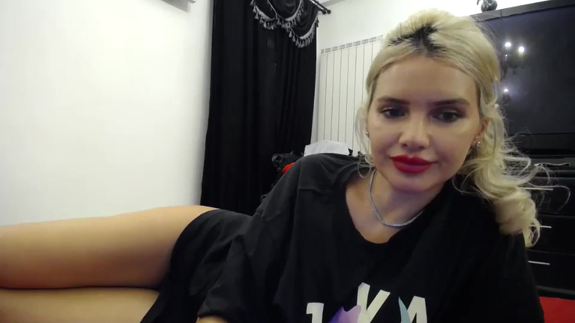 Gallery image thumbnail from Klarita_'s myfreecams stream on, 08/28/2024, 22:39 image 17 of 20