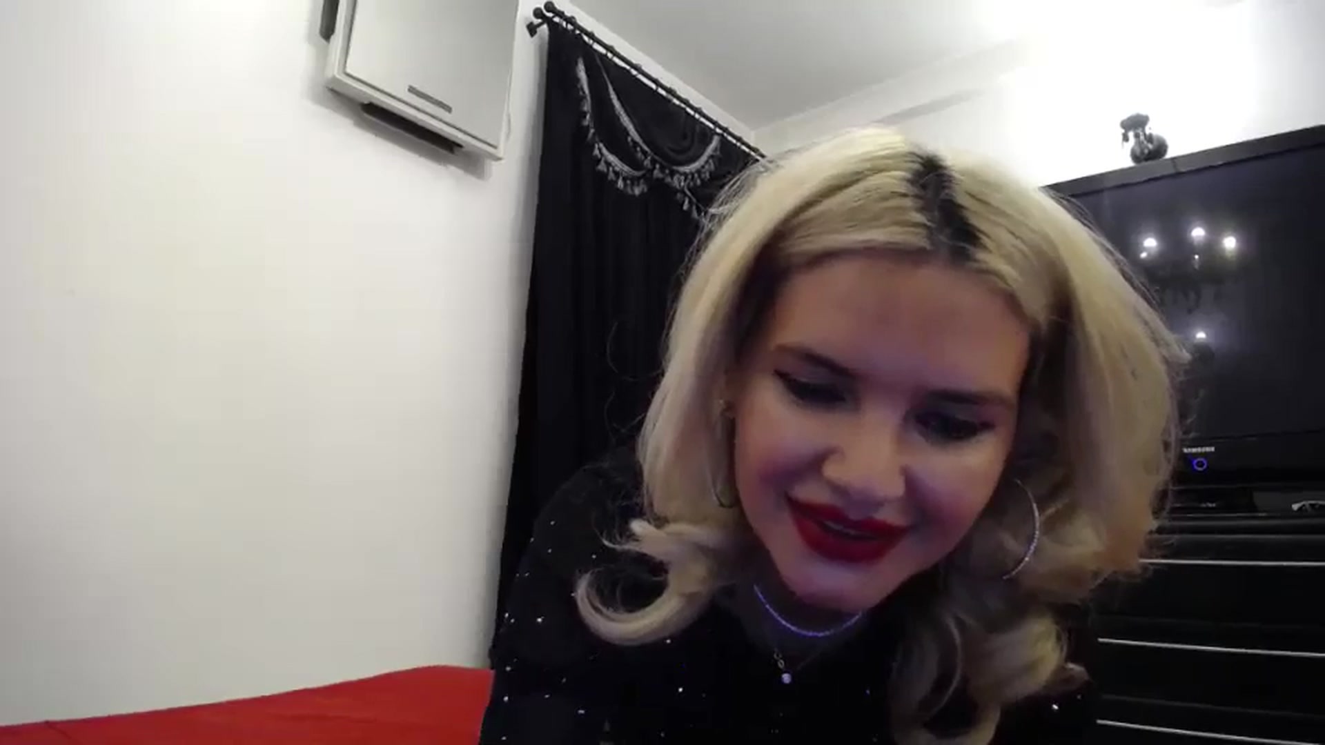 Gallery image thumbnail from Klarita_'s myfreecams stream on, 08/29/2024, 21:27 image 14 of 20