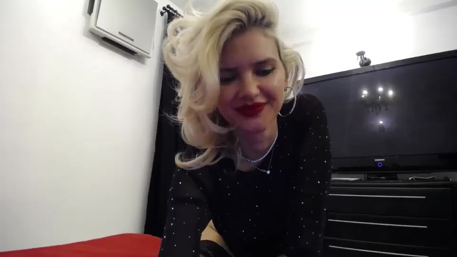 Gallery image thumbnail from Klarita_'s myfreecams stream on, 08/29/2024, 21:27 image 19 of 20