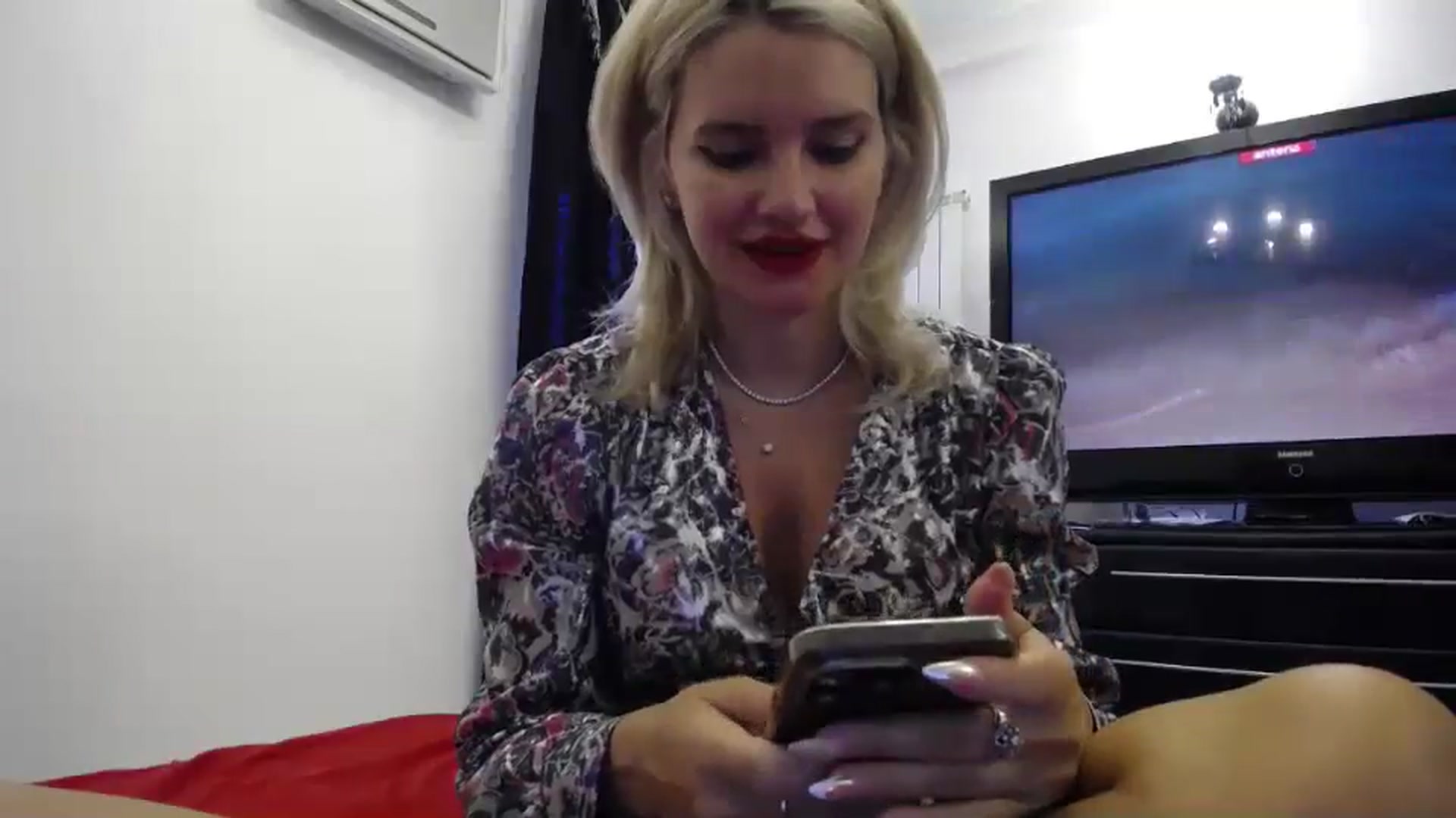 Gallery image thumbnail from Klarita_'s myfreecams stream on, 08/30/2024, 13:32 image 15 of 20