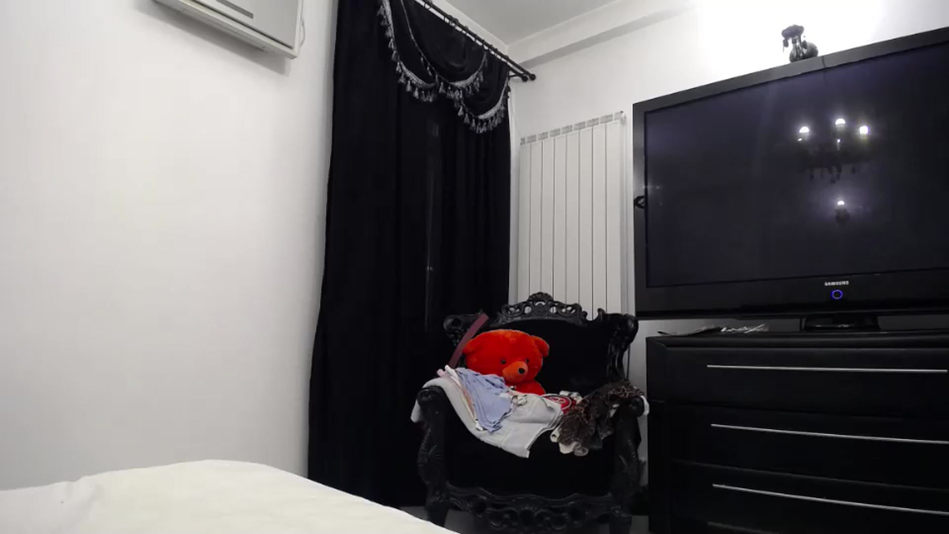Gallery image thumbnail from Klarita_'s myfreecams stream on, 09/03/2024, 21:25 image 10 of 20