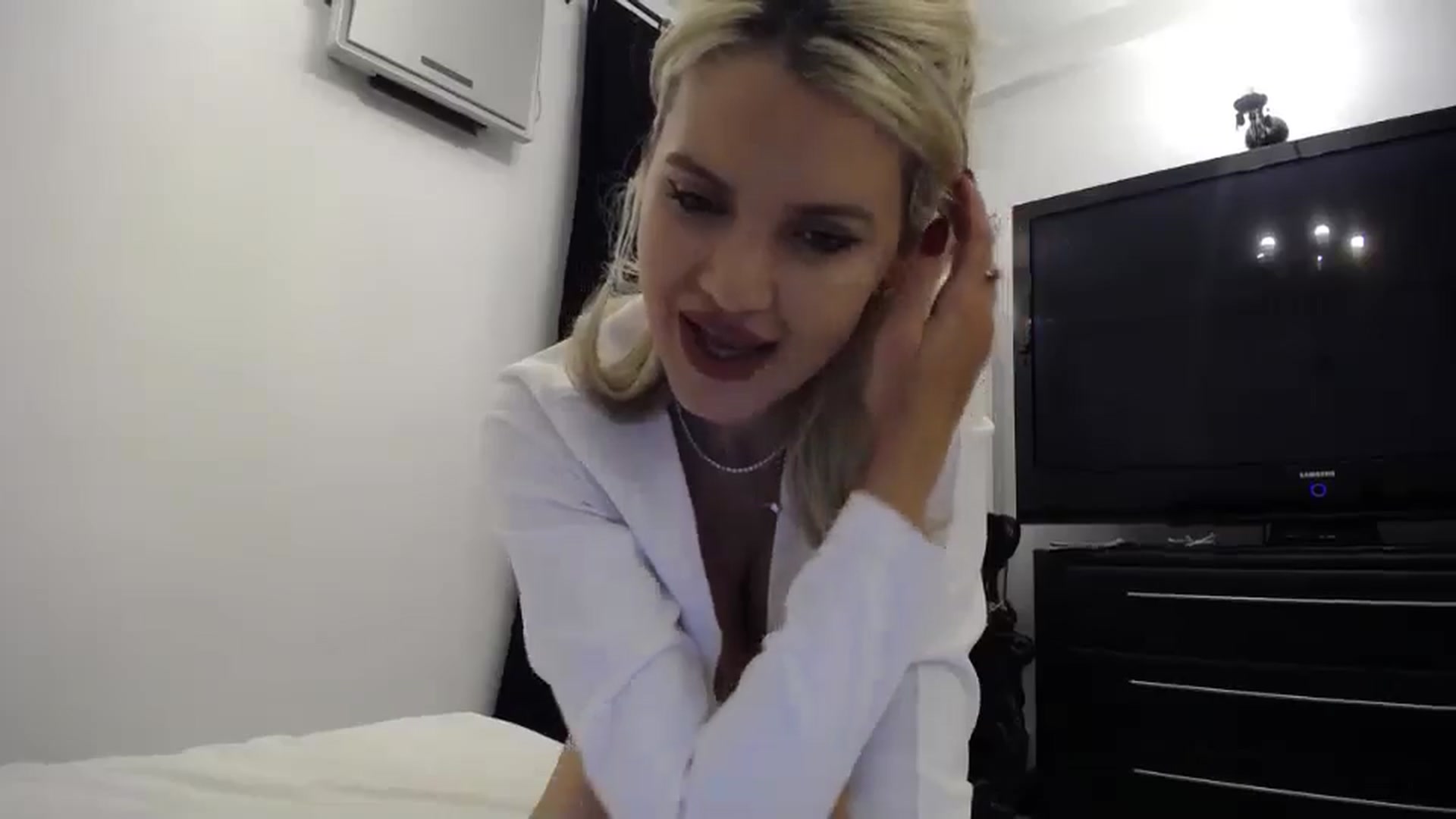 Gallery image thumbnail from Klarita_'s myfreecams stream on, 09/05/2024, 21:21 image 7 of 20
