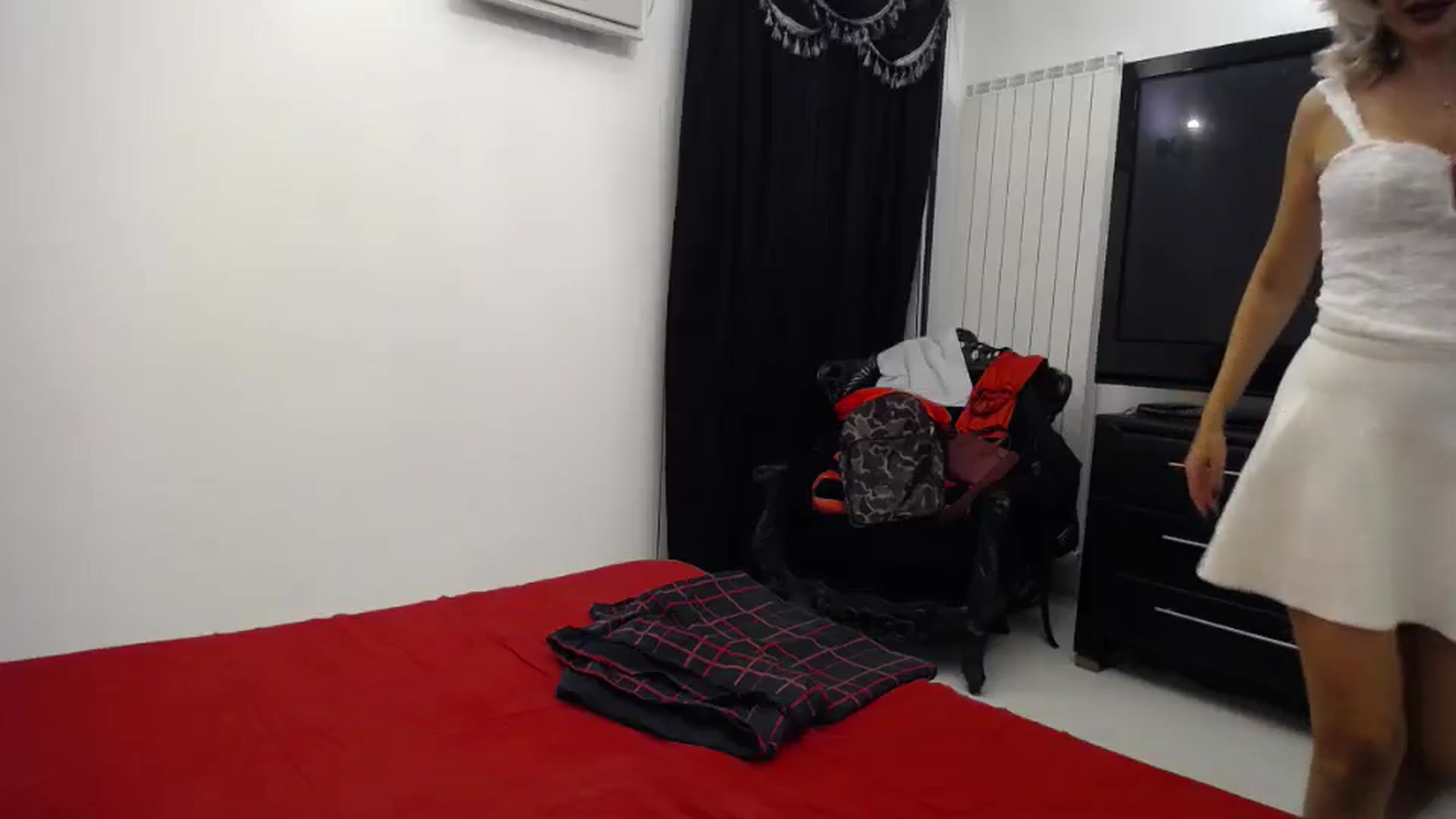 Gallery image thumbnail from Klarita_'s myfreecams stream on, 09/12/2024, 21:48 image 6 of 20