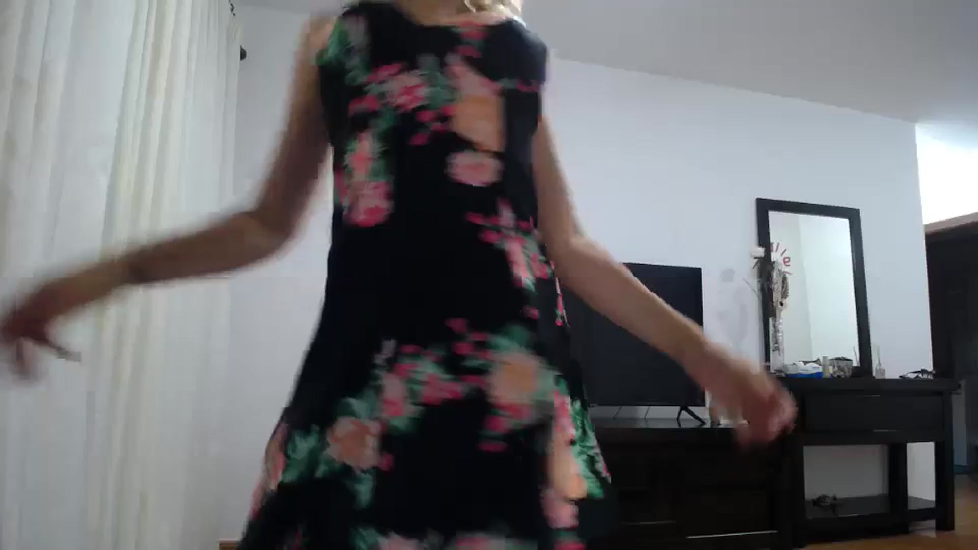 Gallery image thumbnail from Klarita_'s myfreecams stream on, 09/19/2024, 20:43 image 14 of 20