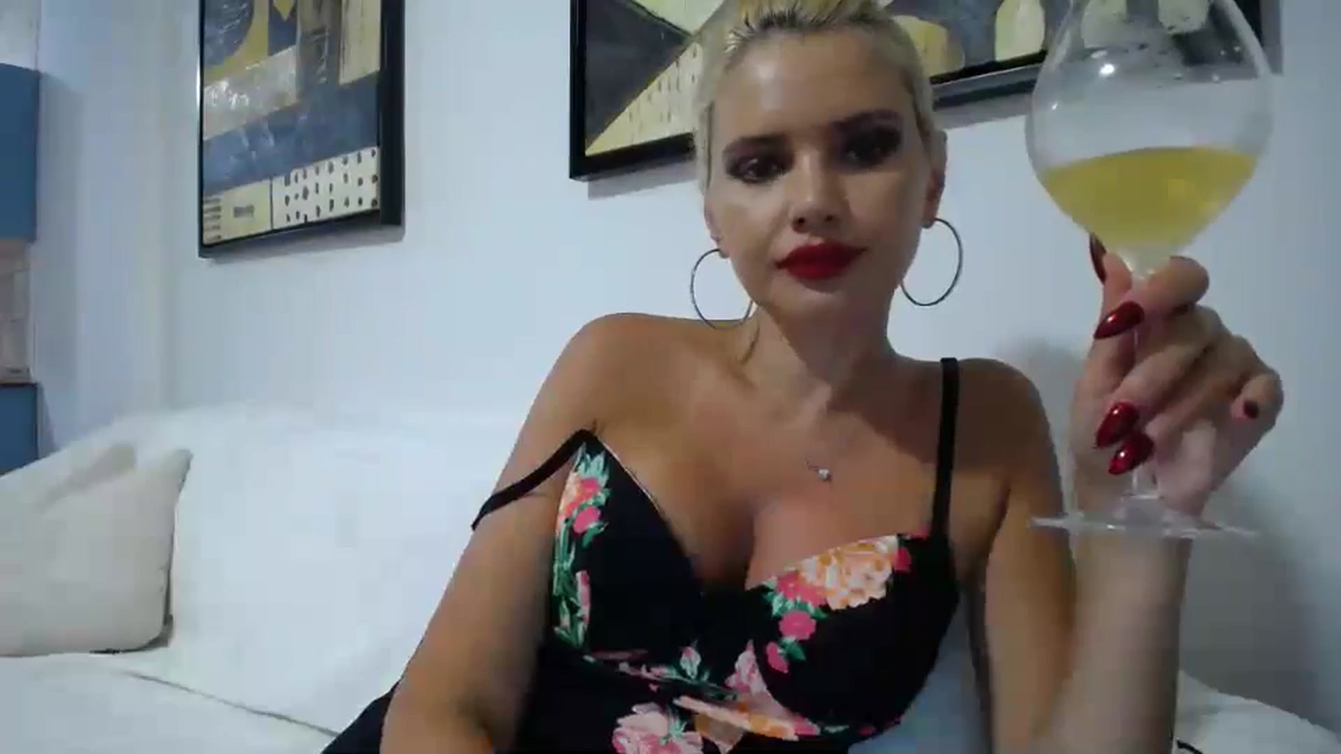 Gallery image thumbnail from Klarita_'s myfreecams stream on, 09/30/2024, 21:02 image 15 of 20