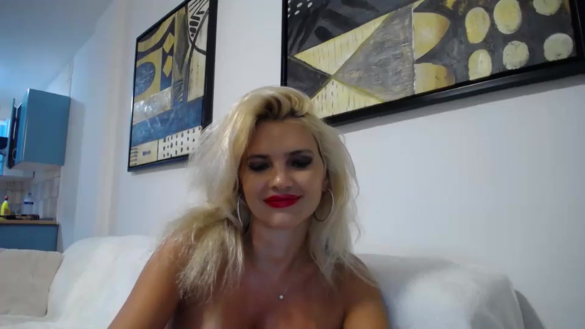 Gallery image thumbnail from Klarita_'s myfreecams stream on, 10/03/2024, 21:59 image 18 of 20