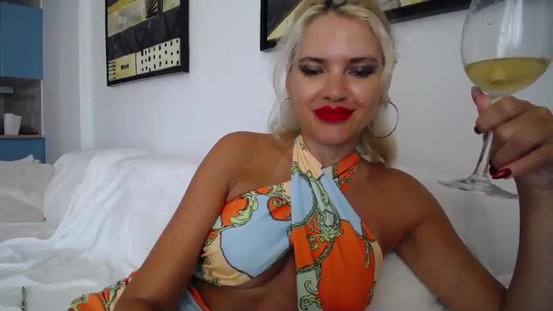 Gallery image thumbnail from Klarita_'s myfreecams stream on, 10/04/2024, 14:27 image 2 of 20