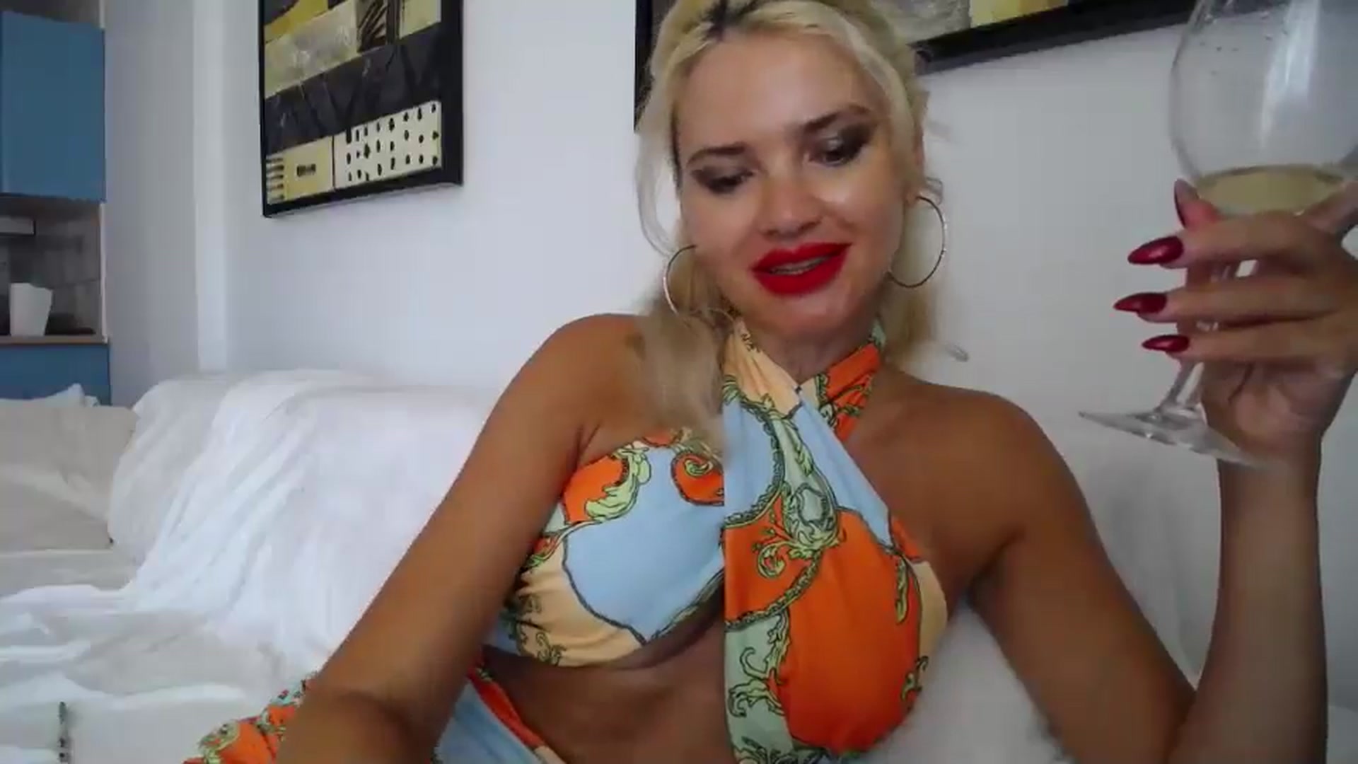 Gallery image thumbnail from Klarita_'s myfreecams stream on, 10/04/2024, 14:27 image 6 of 20