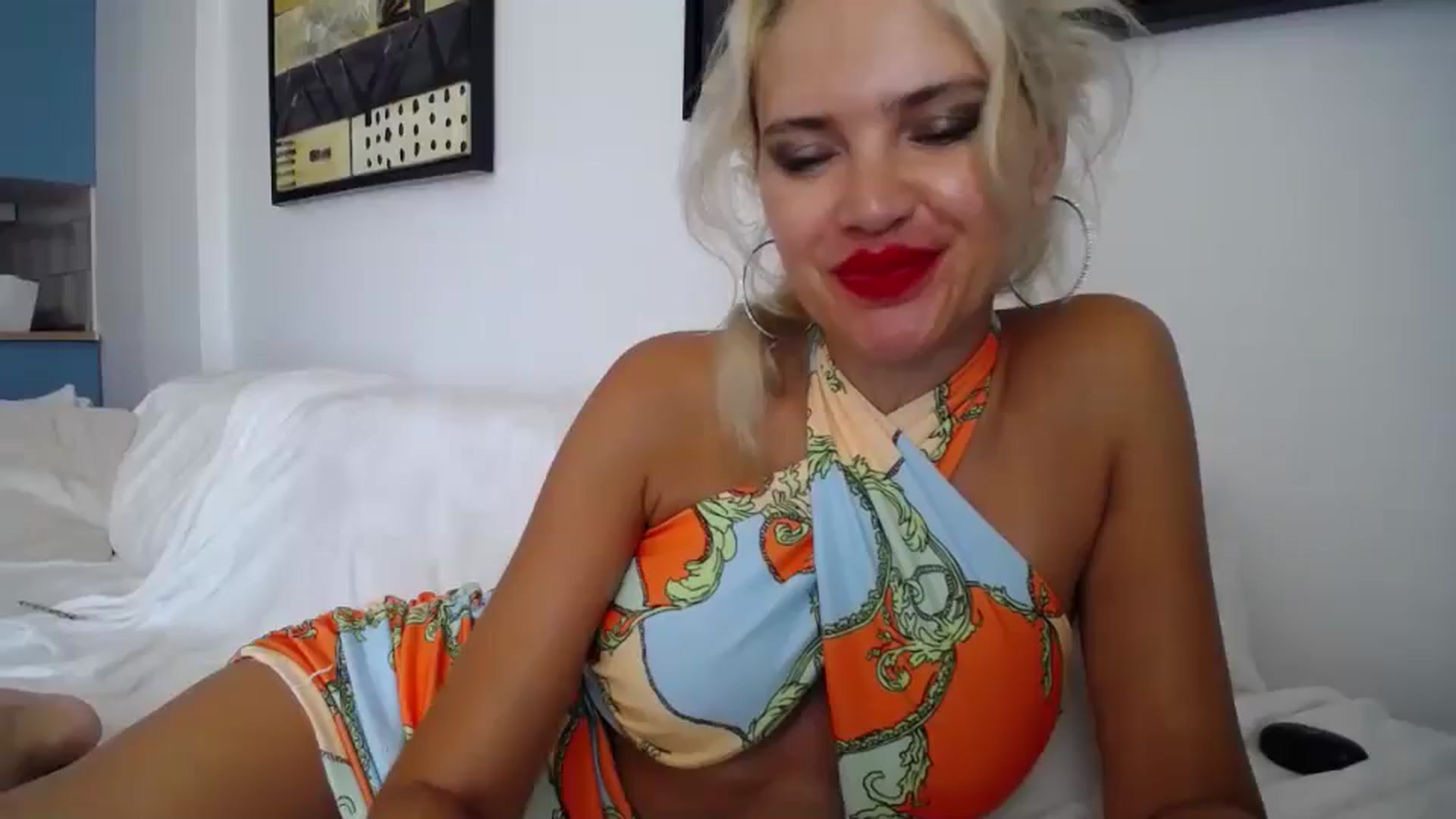 Gallery image thumbnail from Klarita_'s myfreecams stream on, 10/04/2024, 14:55 image 17 of 20