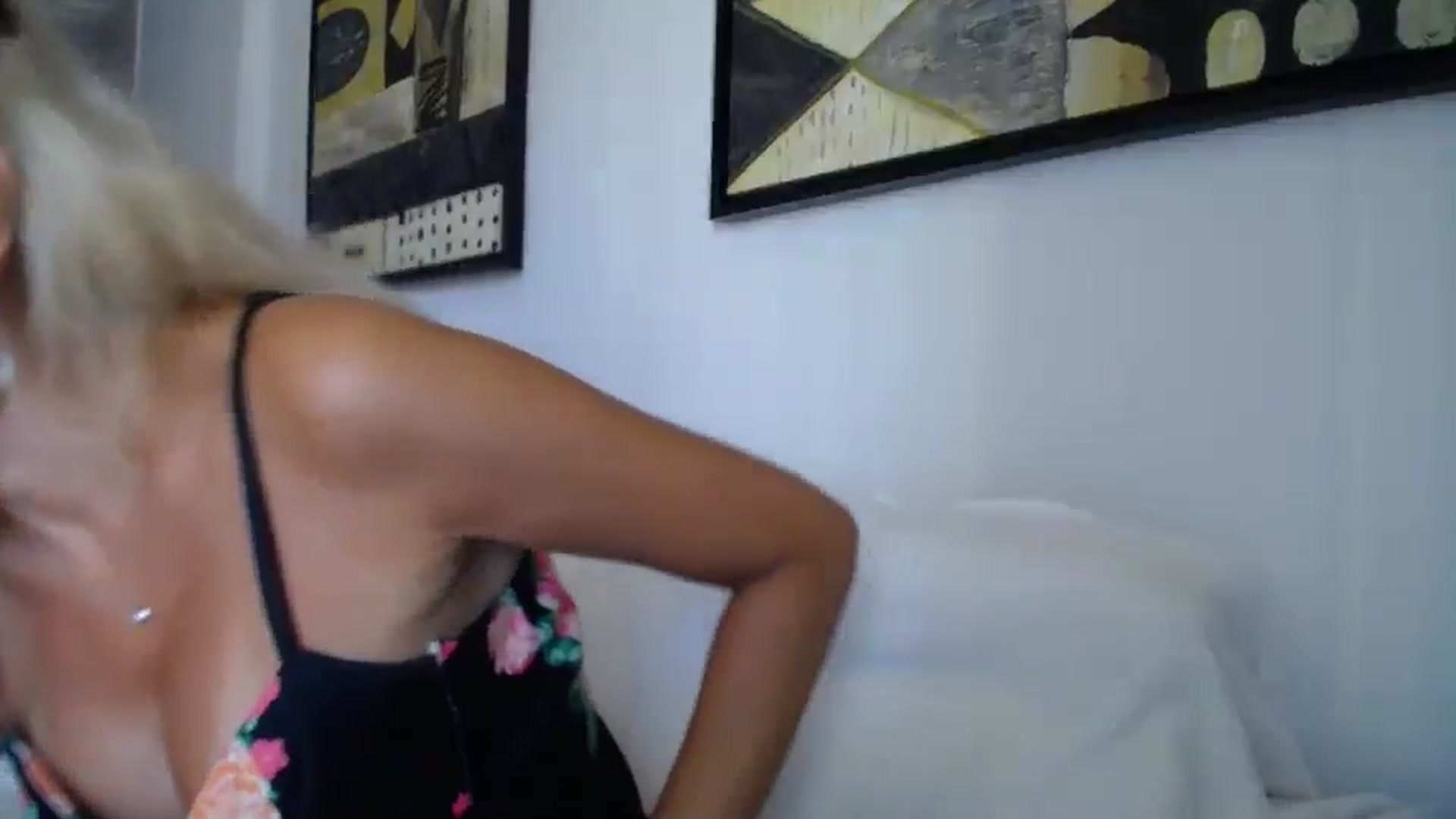 Gallery image thumbnail from Klarita_'s myfreecams stream on, 10/05/2024, 14:58 image 11 of 20