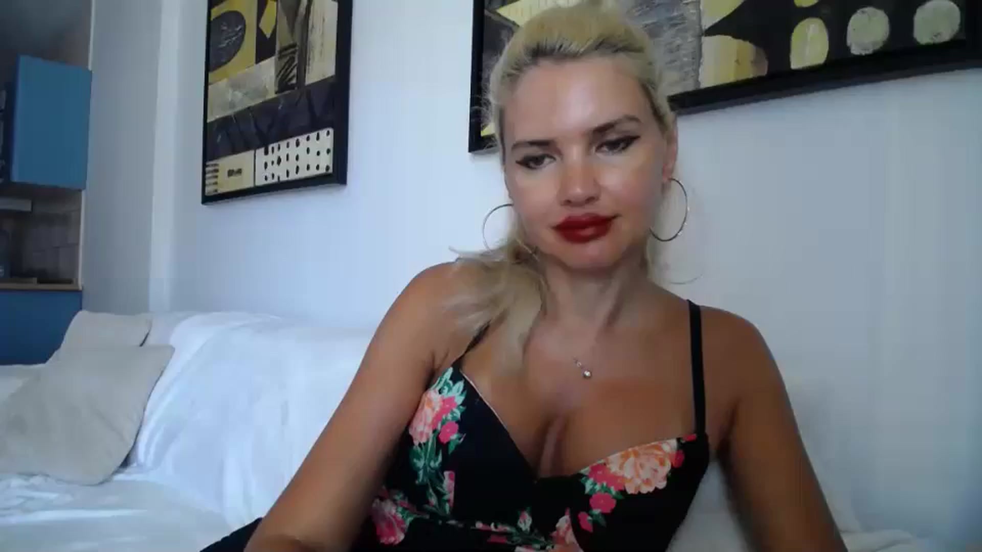 Gallery image thumbnail from Klarita_'s myfreecams stream on, 10/05/2024, 14:58 image 1 of 20