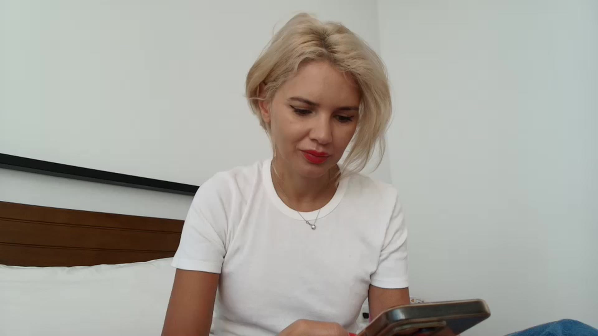 Gallery image thumbnail from Klarita_'s myfreecams stream on, 10/19/2024, 16:07 image 2 of 20