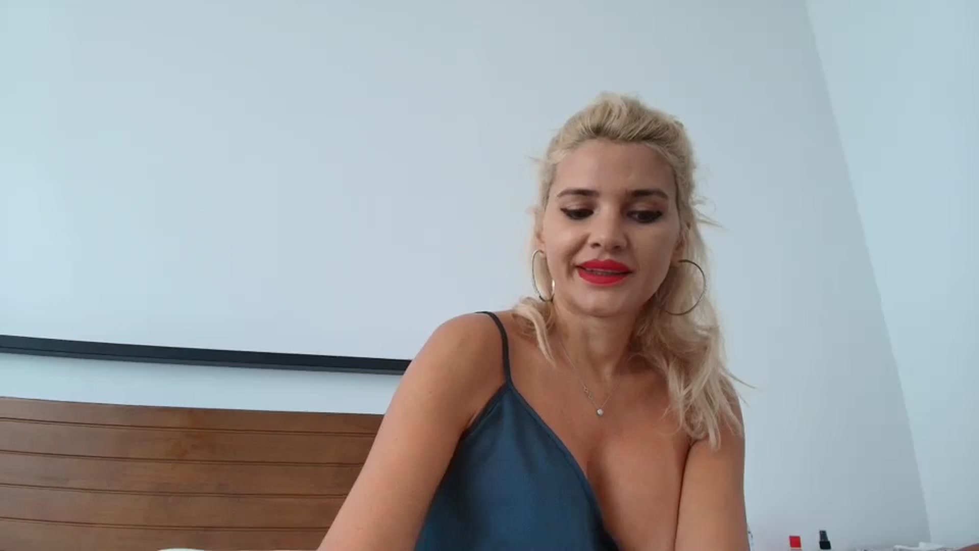Gallery image thumbnail from Klarita_'s myfreecams stream on, 10/20/2024, 15:45 image 12 of 20
