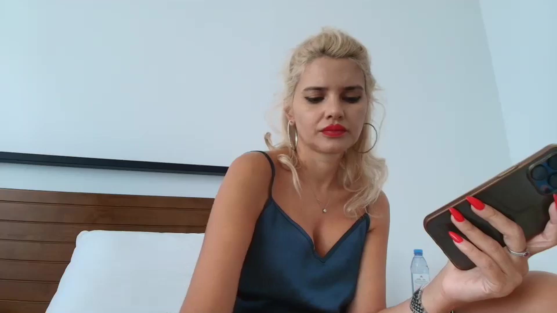 Gallery image thumbnail from Klarita_'s myfreecams stream on, 10/20/2024, 17:08 image 12 of 20