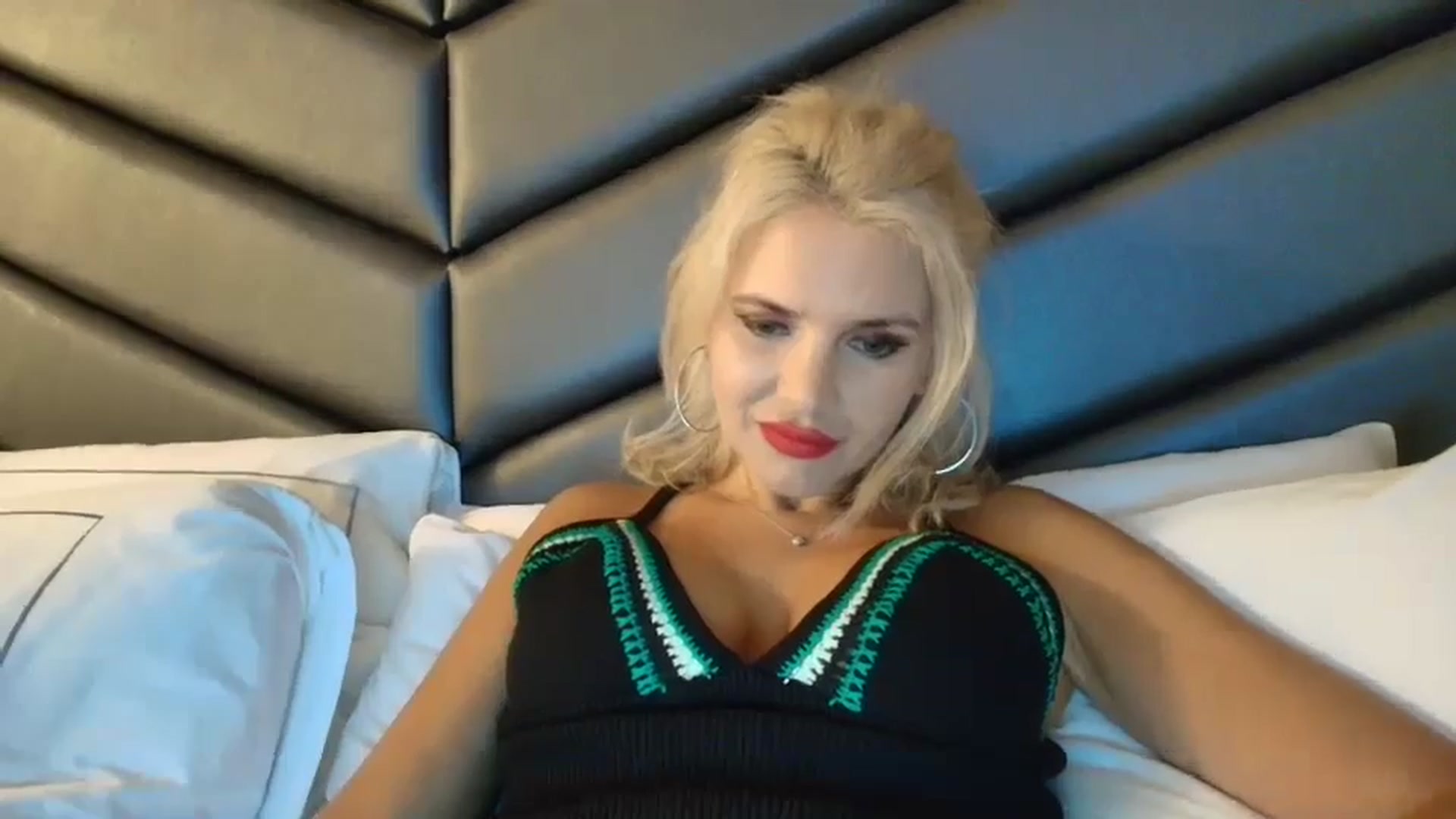 Gallery image thumbnail from Klarita_'s myfreecams stream on, 10/22/2024, 18:10 image 9 of 20