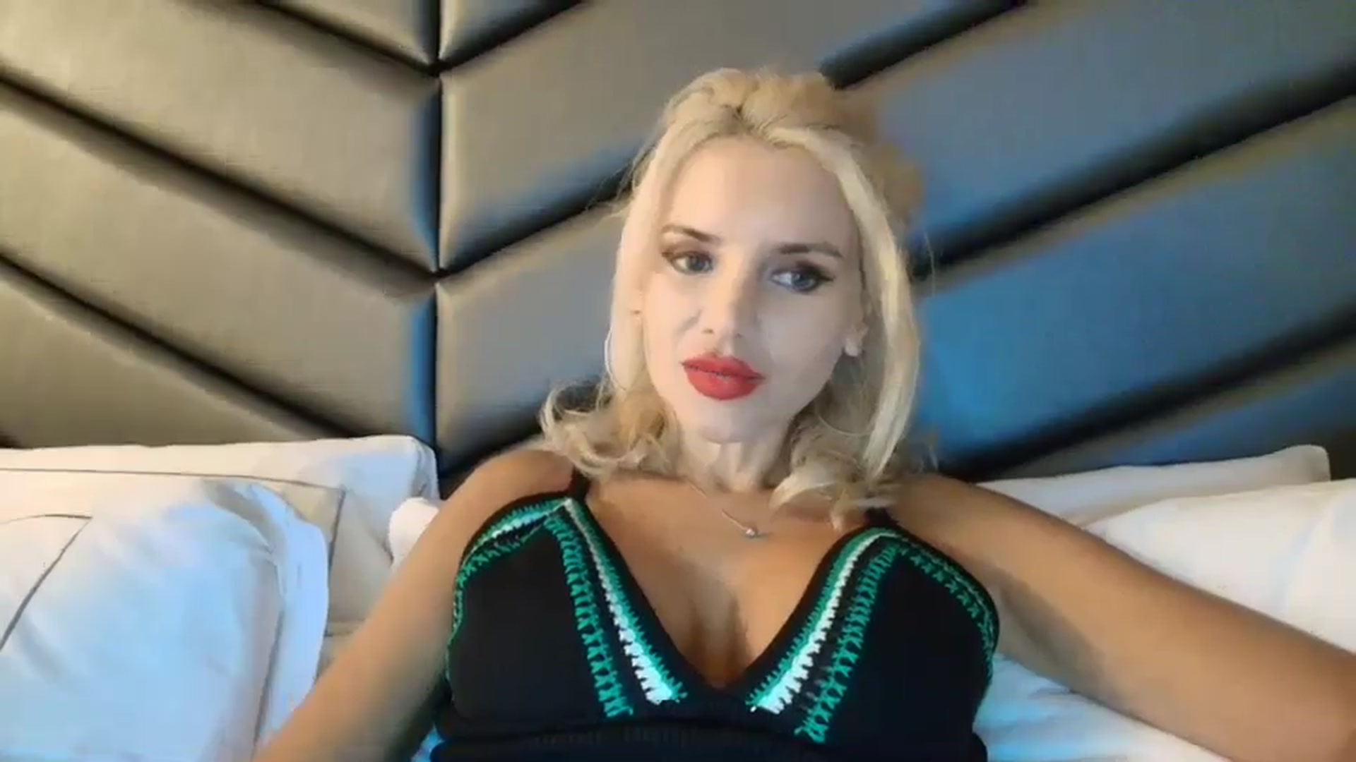 Gallery image thumbnail from Klarita_'s myfreecams stream on, 10/22/2024, 18:10 image 4 of 20