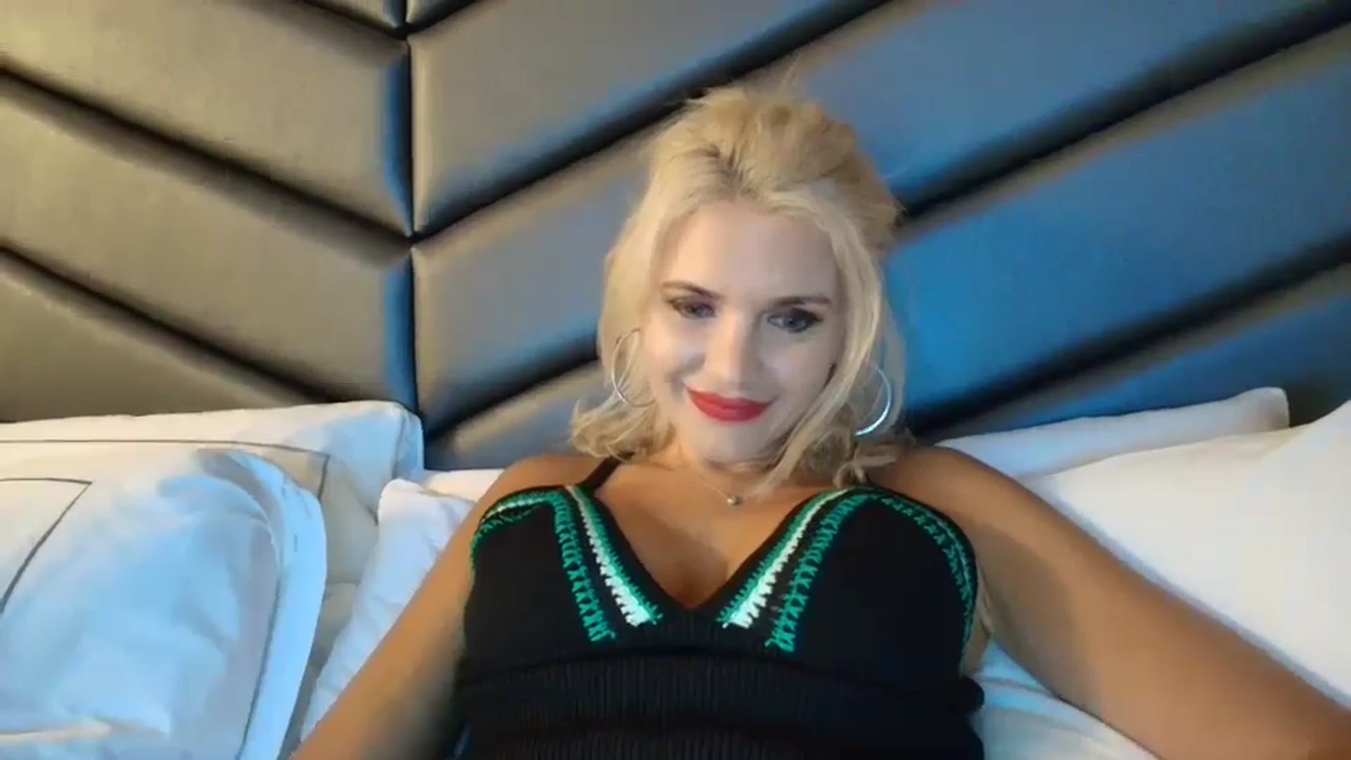 Gallery image thumbnail from Klarita_'s myfreecams stream on, 10/22/2024, 18:10 image 10 of 20