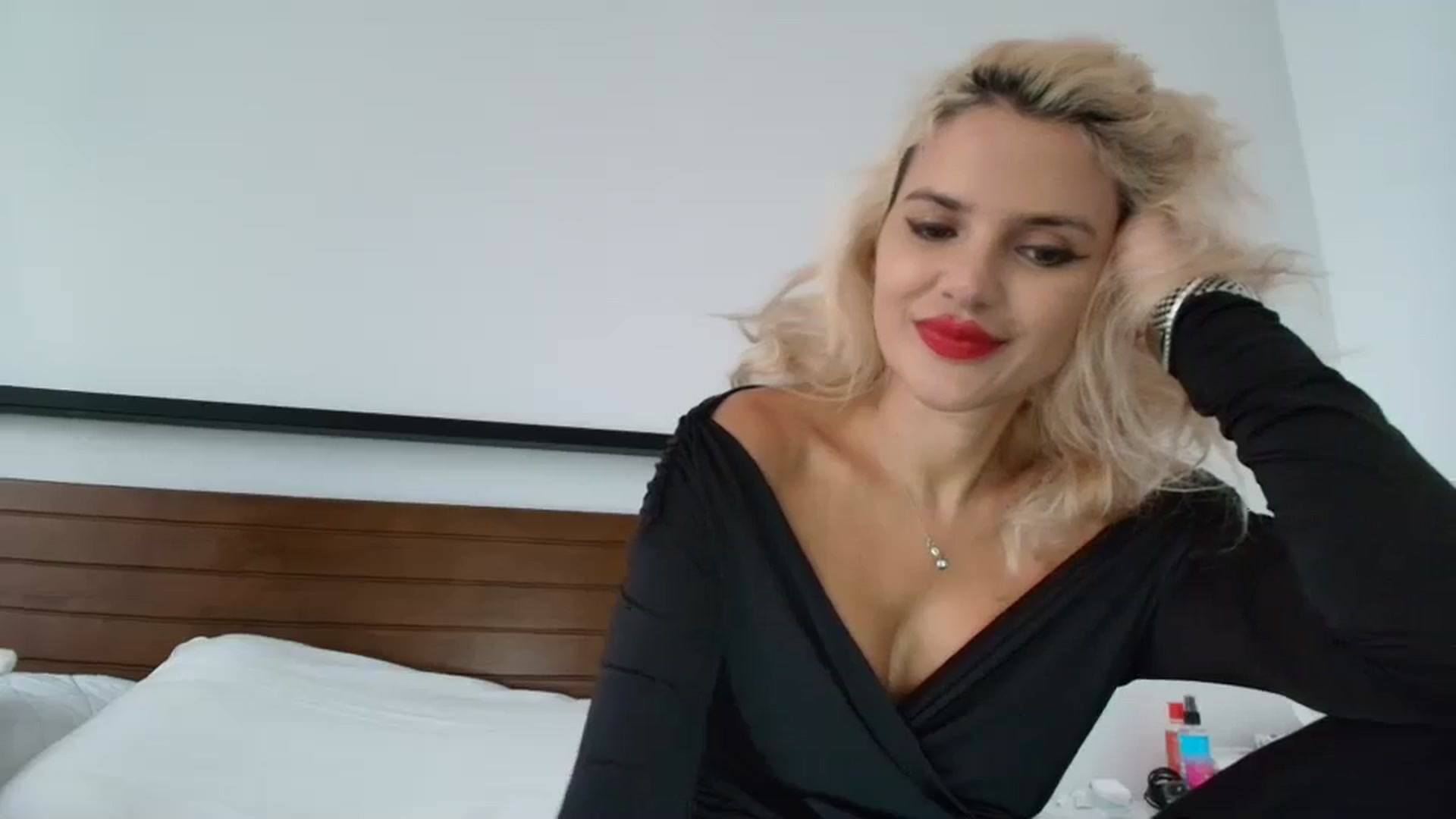Gallery image thumbnail from Klarita_'s myfreecams stream on, 11/11/2024, 22:08 image 11 of 20