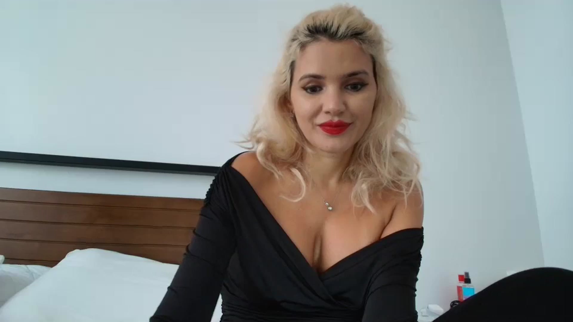 Gallery image thumbnail from Klarita_'s myfreecams stream on, 11/11/2024, 22:08 image 8 of 20