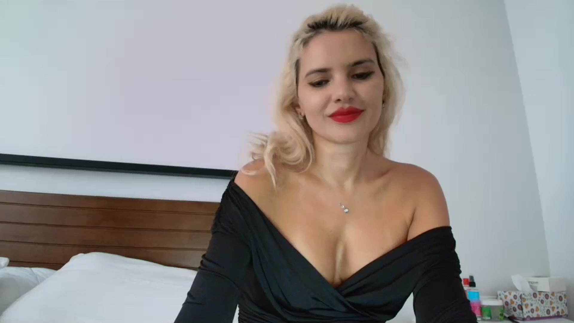 Gallery image thumbnail from Klarita_'s myfreecams stream on, 11/11/2024, 22:08 image 12 of 20