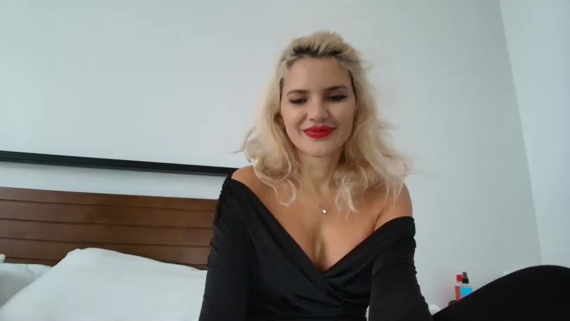 Gallery image thumbnail from Klarita_'s myfreecams stream on, 11/11/2024, 22:08 image 9 of 20