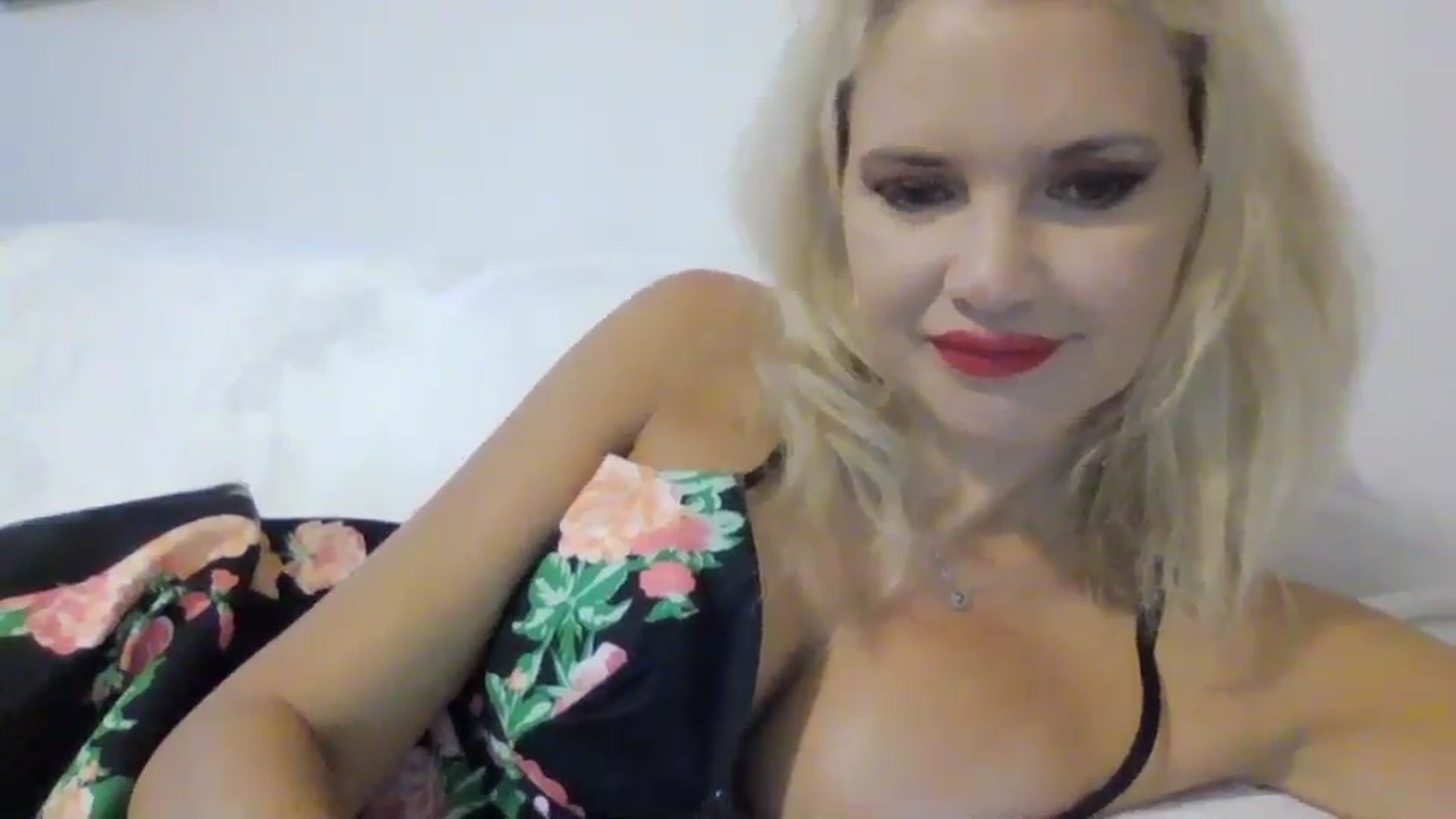 Gallery image thumbnail from Klarita_'s myfreecams stream on, 11/13/2024, 22:02 image 13 of 20