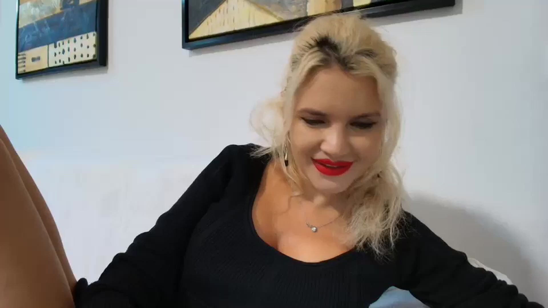 Gallery image thumbnail from Klarita_'s myfreecams stream on, 11/14/2024, 21:40 image 12 of 20