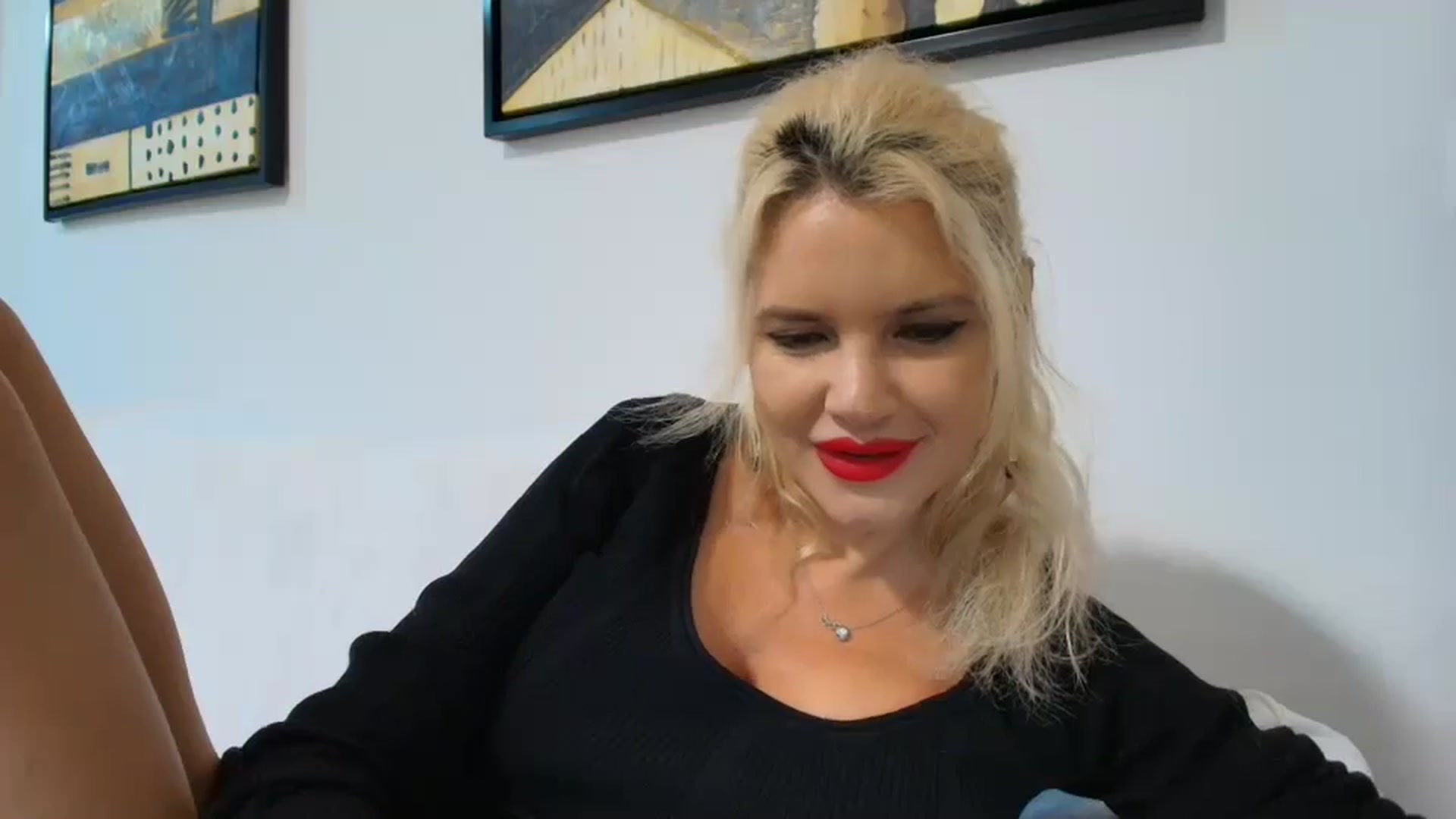 Gallery image thumbnail from Klarita_'s myfreecams stream on, 11/14/2024, 21:40 image 14 of 20