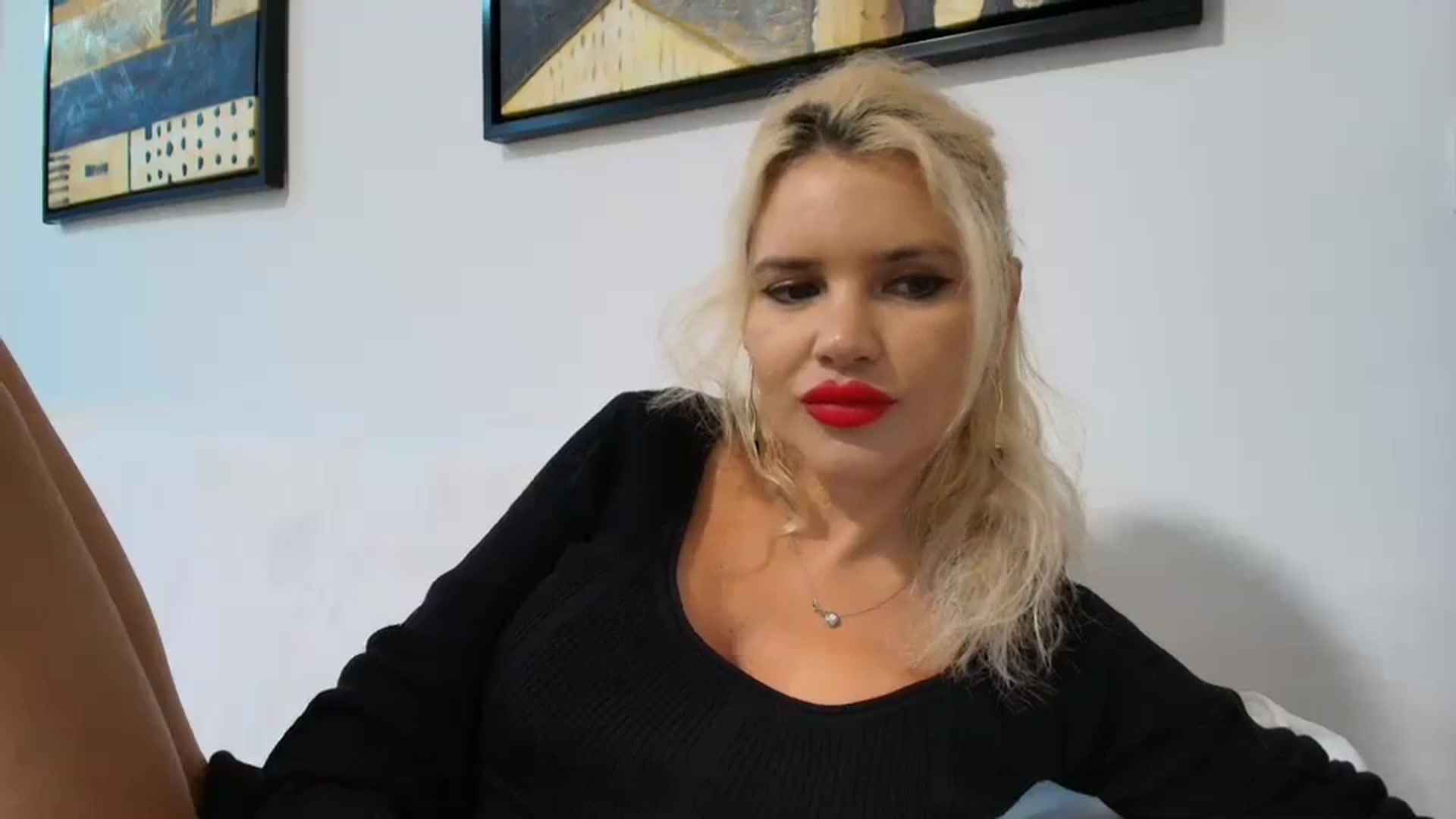 Gallery image thumbnail from Klarita_'s myfreecams stream on, 11/14/2024, 21:40 image 13 of 20