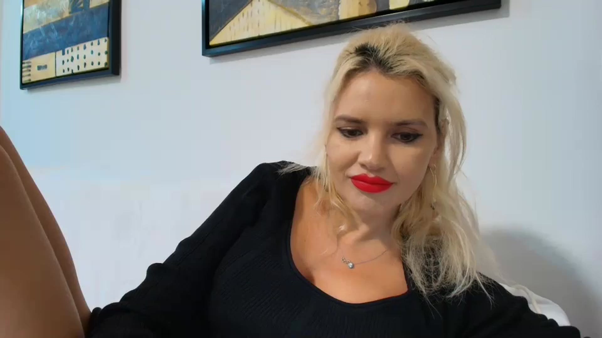 Gallery image thumbnail from Klarita_'s myfreecams stream on, 11/14/2024, 21:40 image 18 of 20