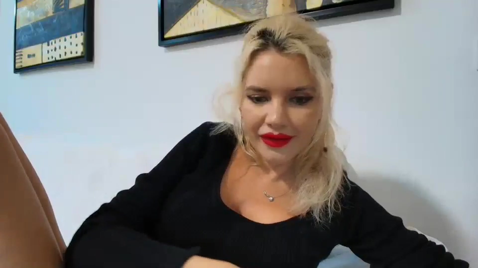 Gallery image thumbnail from Klarita_'s myfreecams stream on, 11/14/2024, 21:40 image 11 of 20
