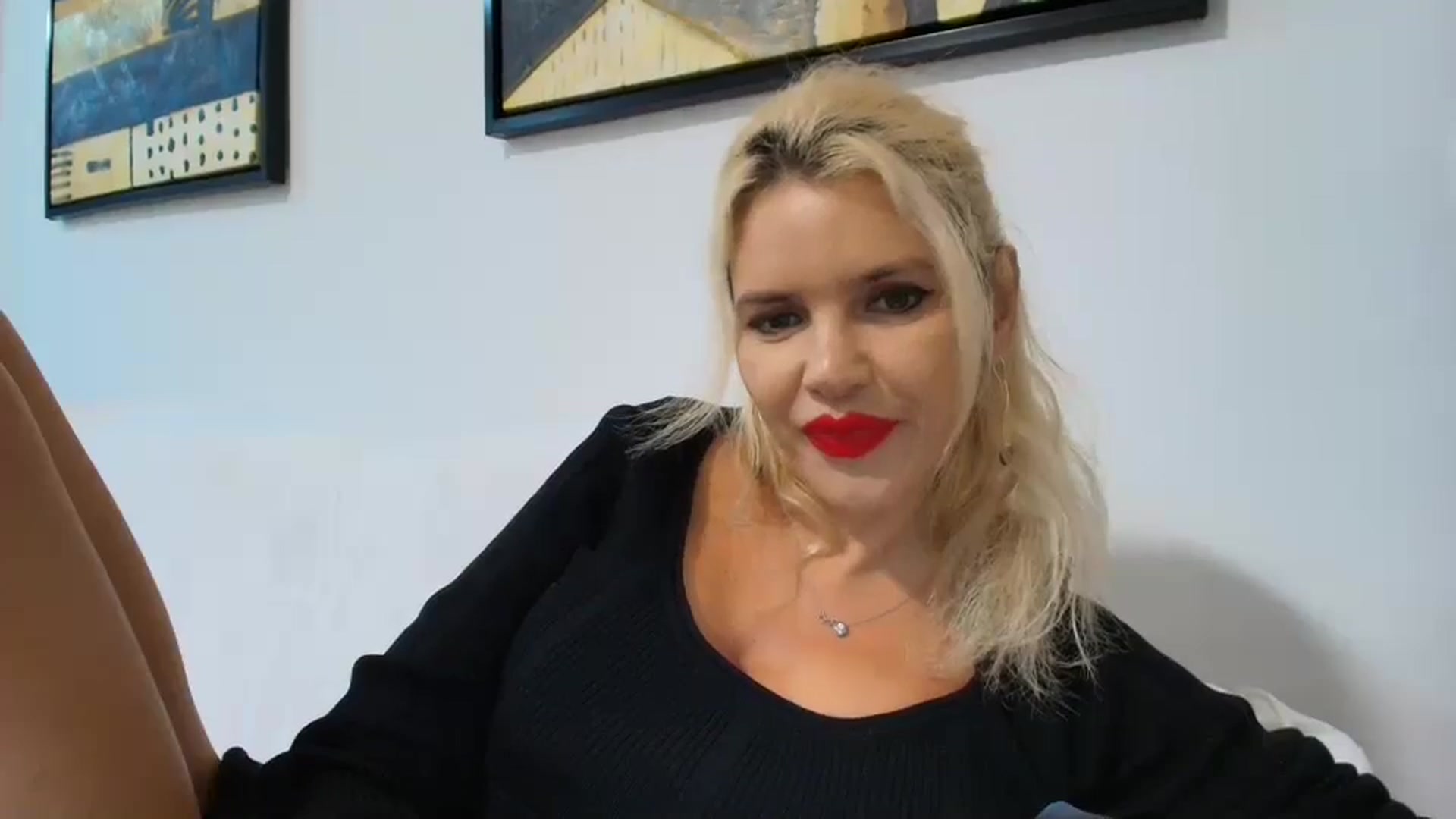 Gallery image thumbnail from Klarita_'s myfreecams stream on, 11/14/2024, 21:40 image 17 of 20