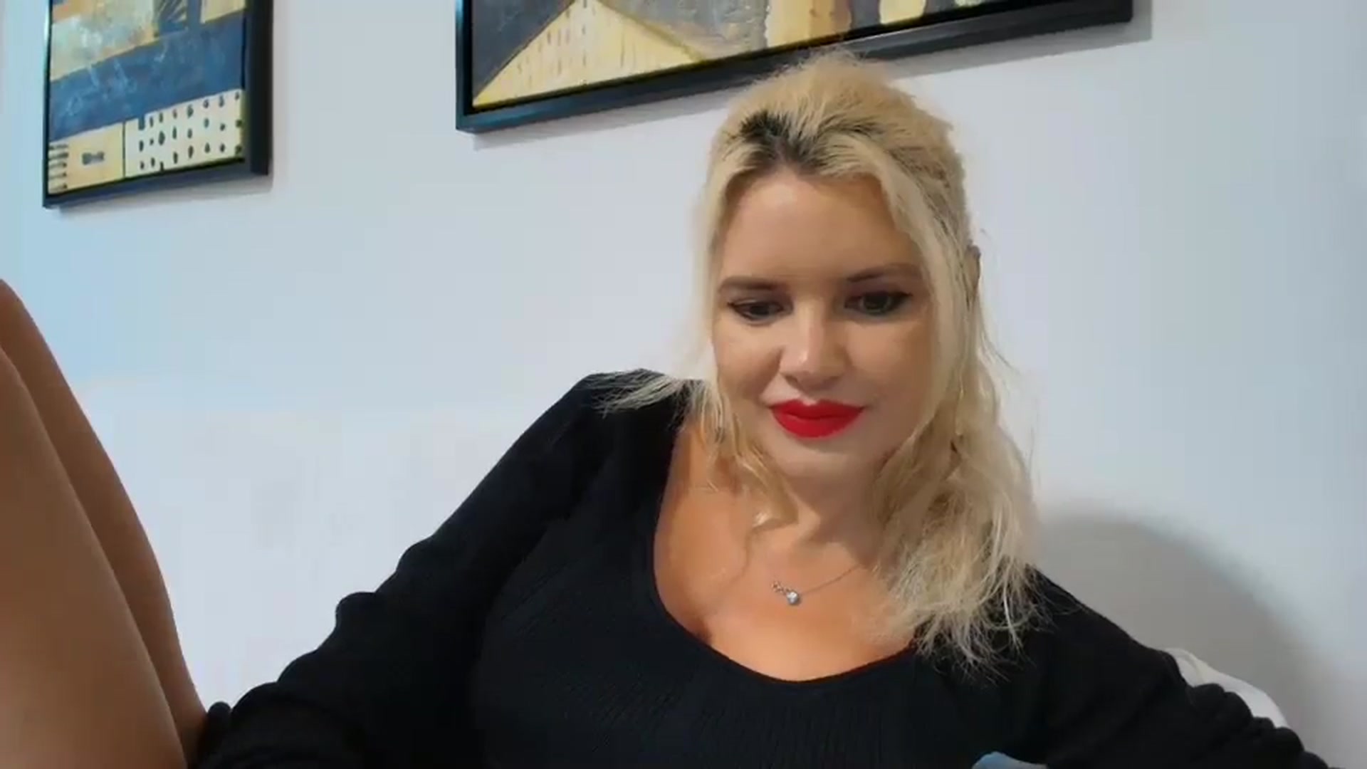 Gallery image thumbnail from Klarita_'s myfreecams stream on, 11/14/2024, 21:40 image 15 of 20
