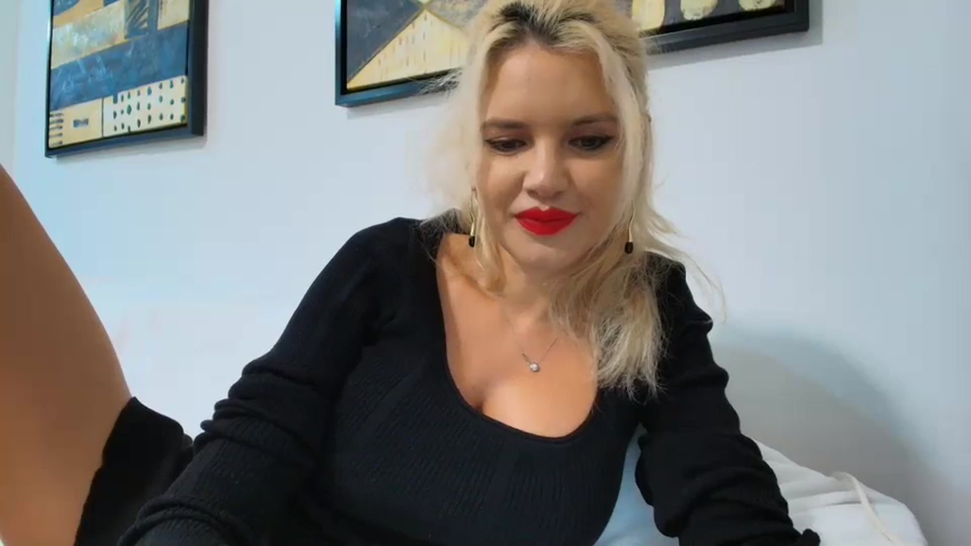 Gallery image thumbnail from Klarita_'s myfreecams stream on, 11/14/2024, 21:40 image 3 of 20