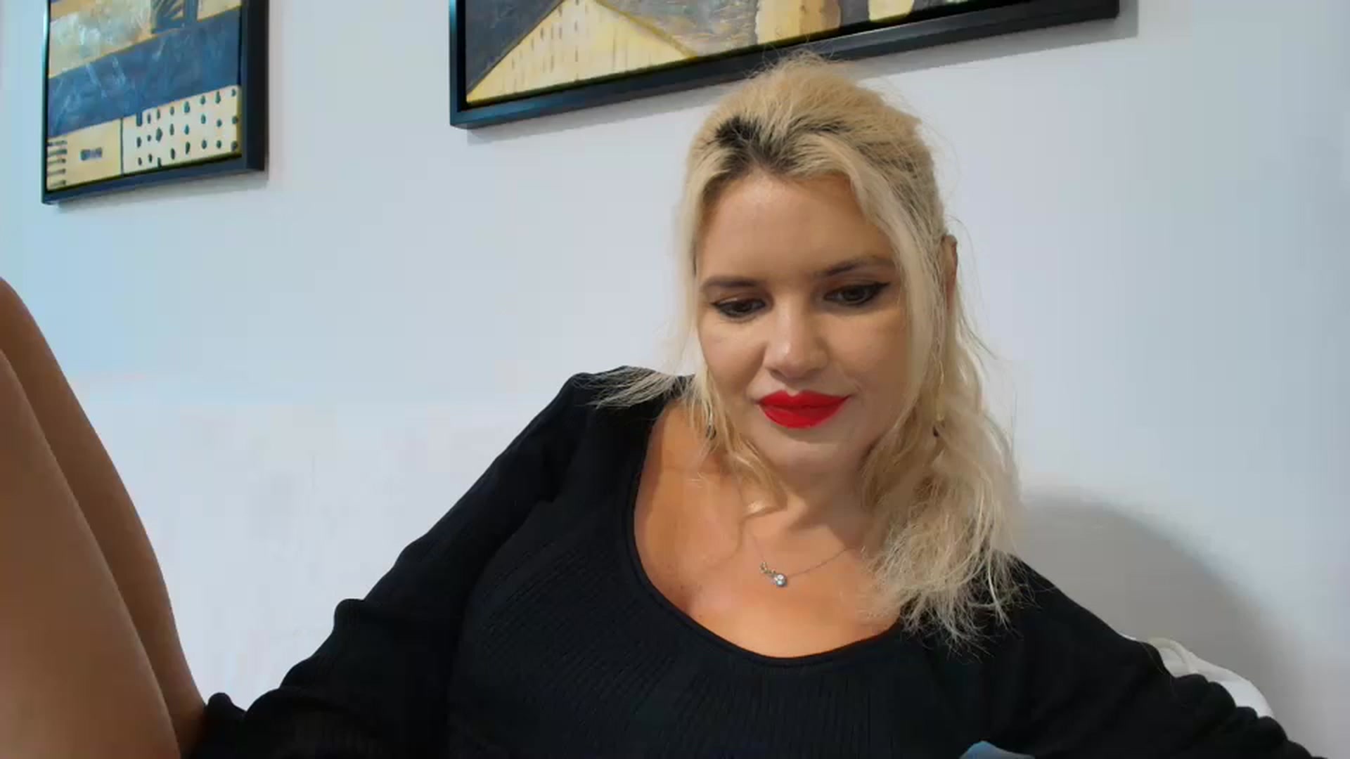 Gallery image thumbnail from Klarita_'s myfreecams stream on, 11/14/2024, 21:40 image 16 of 20