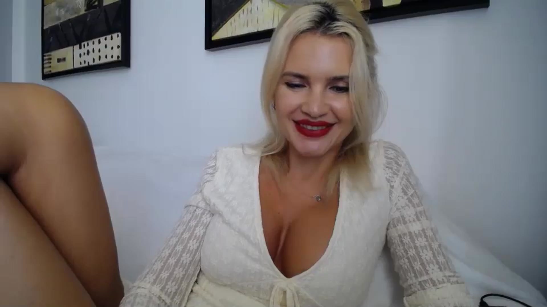 Gallery image thumbnail from Klarita_'s myfreecams stream on, 11/17/2024, 14:35 image 6 of 20