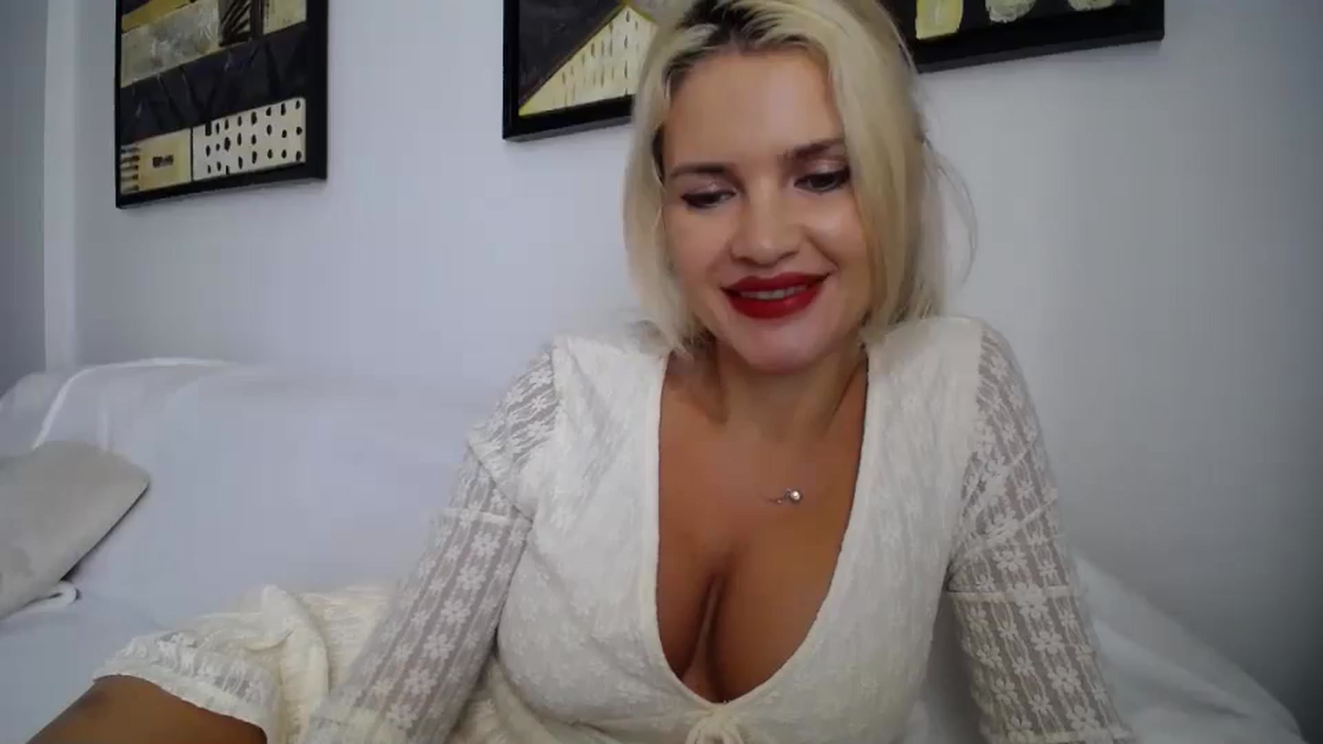 Gallery image thumbnail from Klarita_'s myfreecams stream on, 11/17/2024, 14:35 image 1 of 20