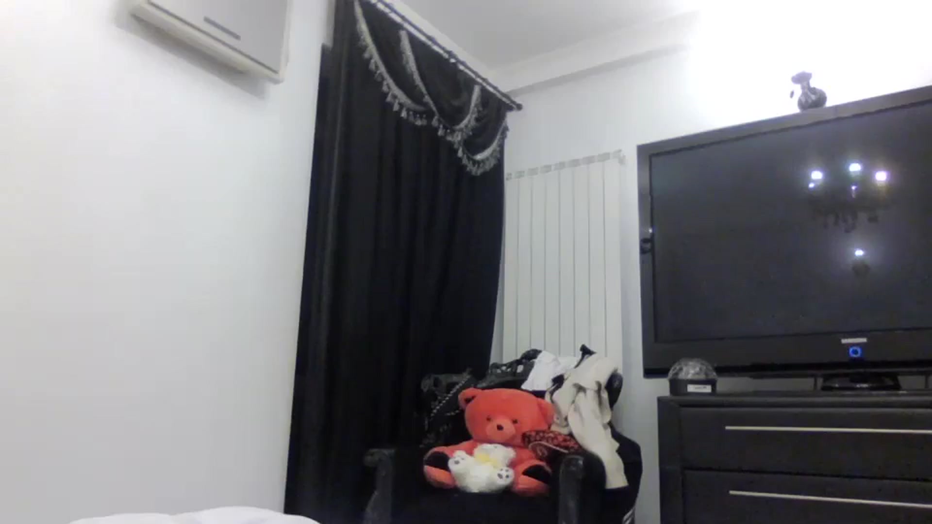 Gallery image thumbnail from Klarita_'s myfreecams stream on, 11/18/2024, 22:48 image 5 of 20