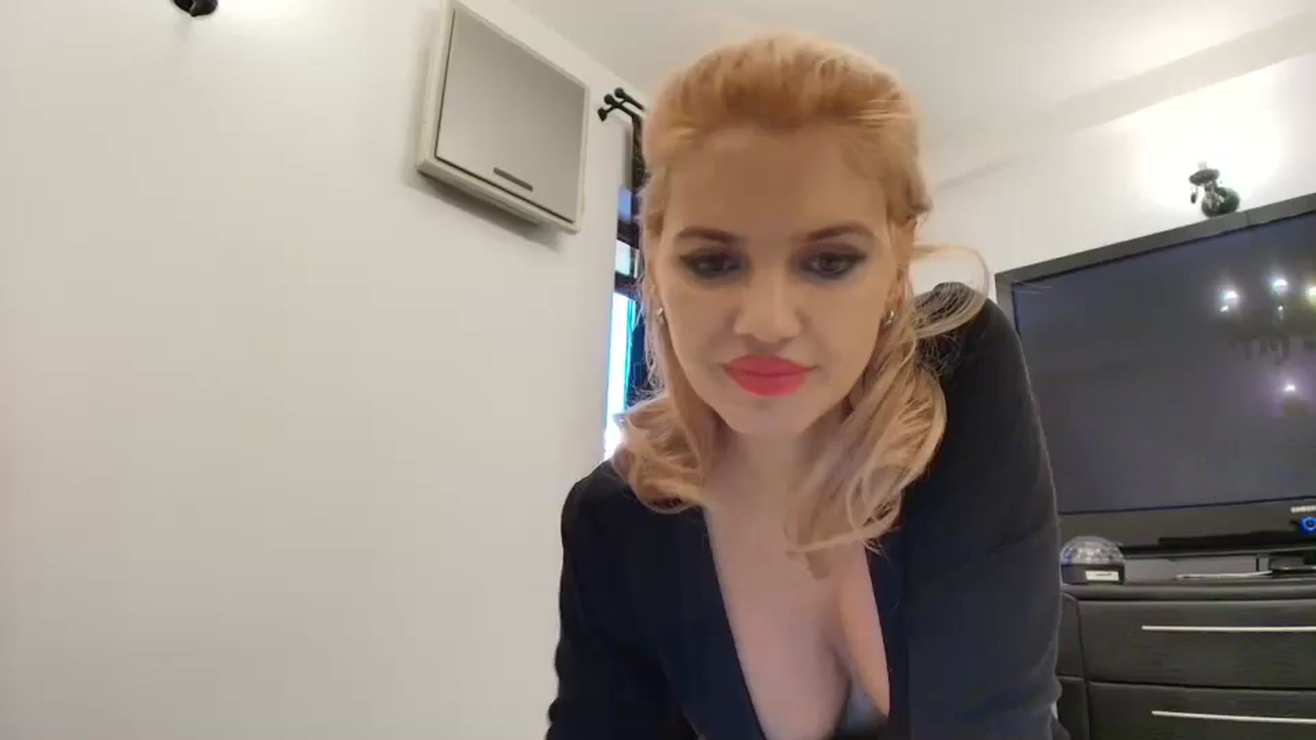 Gallery image thumbnail from Klarita_'s myfreecams stream on, 11/23/2024, 14:25 image 3 of 20