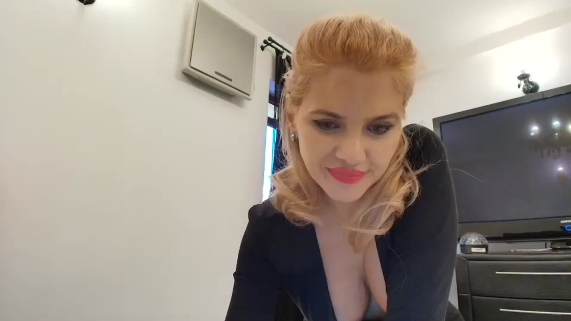 Gallery image thumbnail from Klarita_'s myfreecams stream on, 11/23/2024, 14:25 image 15 of 20