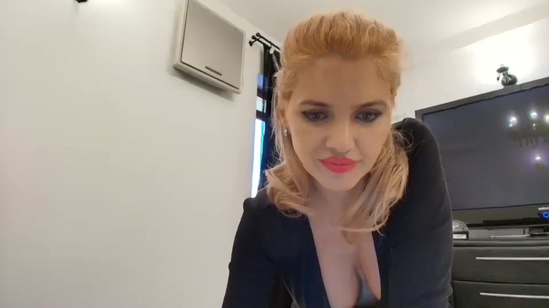 Gallery image thumbnail from Klarita_'s myfreecams stream on, 11/23/2024, 14:25 image 5 of 20