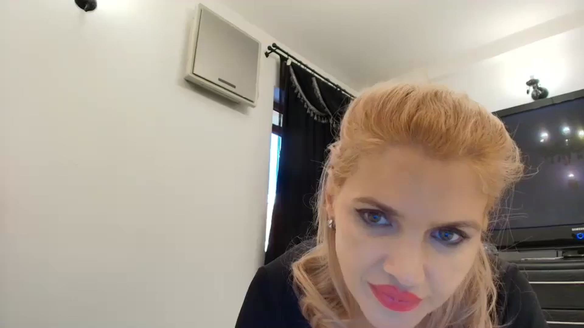 Gallery image thumbnail from Klarita_'s myfreecams stream on, 11/23/2024, 14:25 image 17 of 20