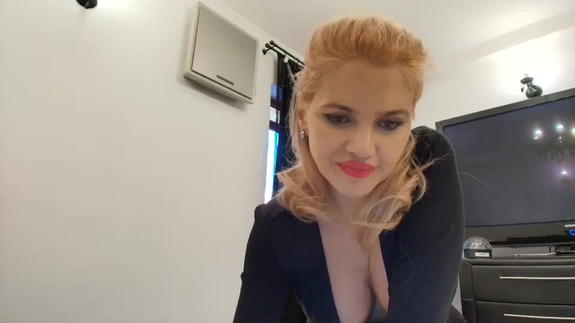 Gallery image thumbnail from Klarita_'s myfreecams stream on, 11/23/2024, 14:25 image 14 of 20