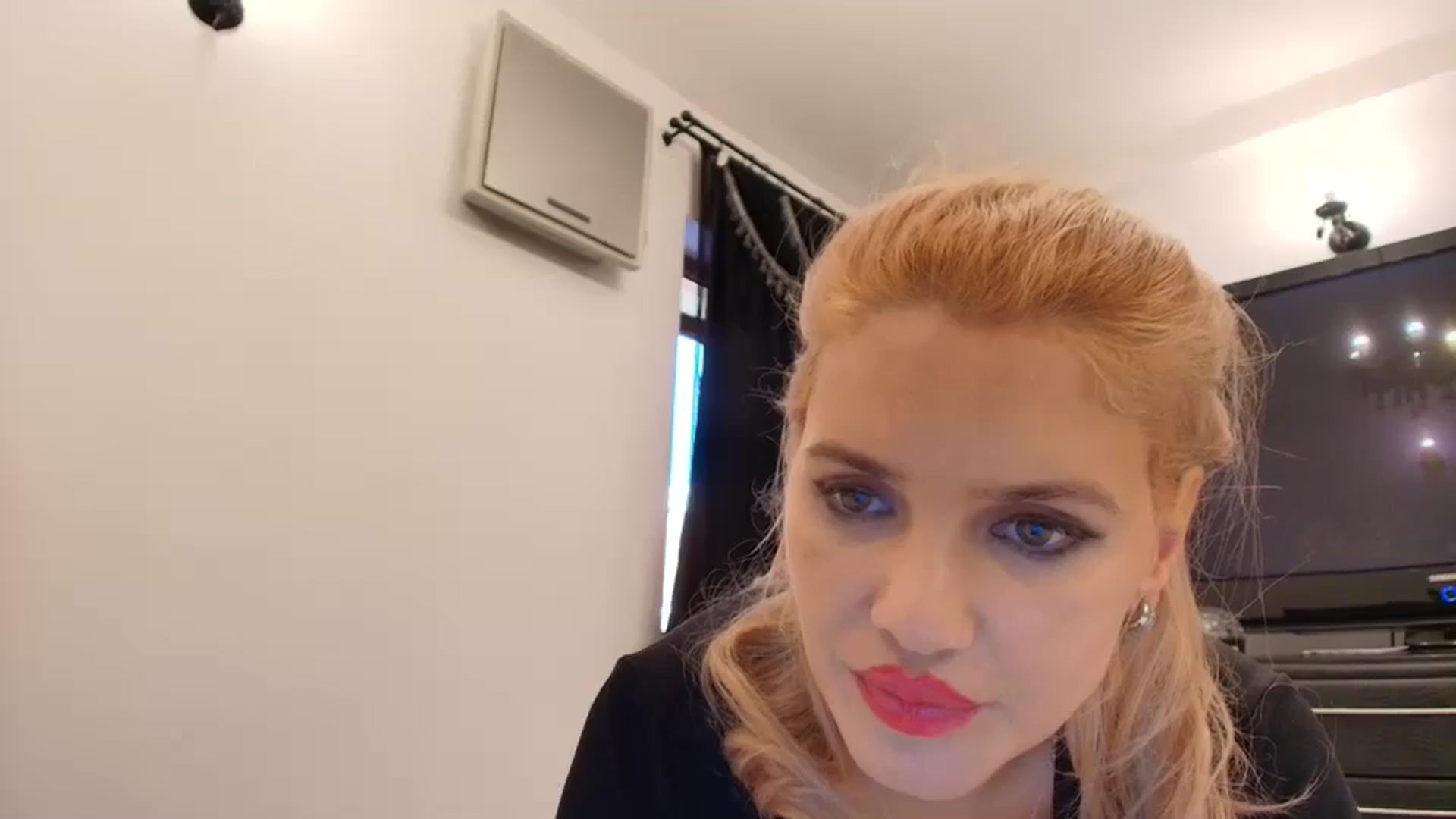 Gallery image thumbnail from Klarita_'s myfreecams stream on, 11/23/2024, 14:25 image 8 of 20