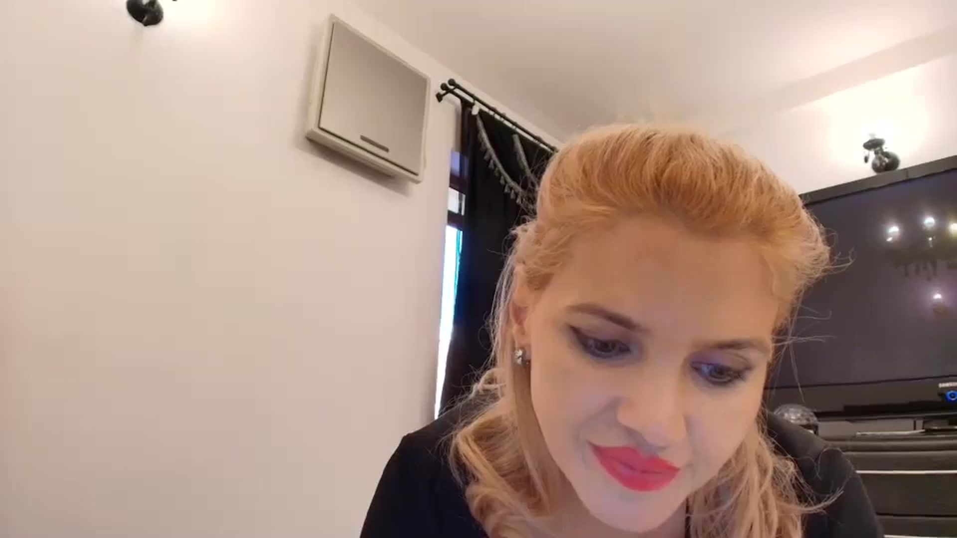 Gallery image thumbnail from Klarita_'s myfreecams stream on, 11/23/2024, 14:25 image 7 of 20