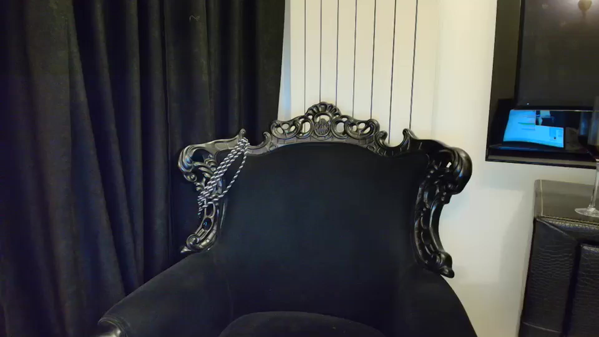 Gallery image thumbnail from Klarita_'s myfreecams stream on, 12/05/2024, 21:51 image 10 of 20