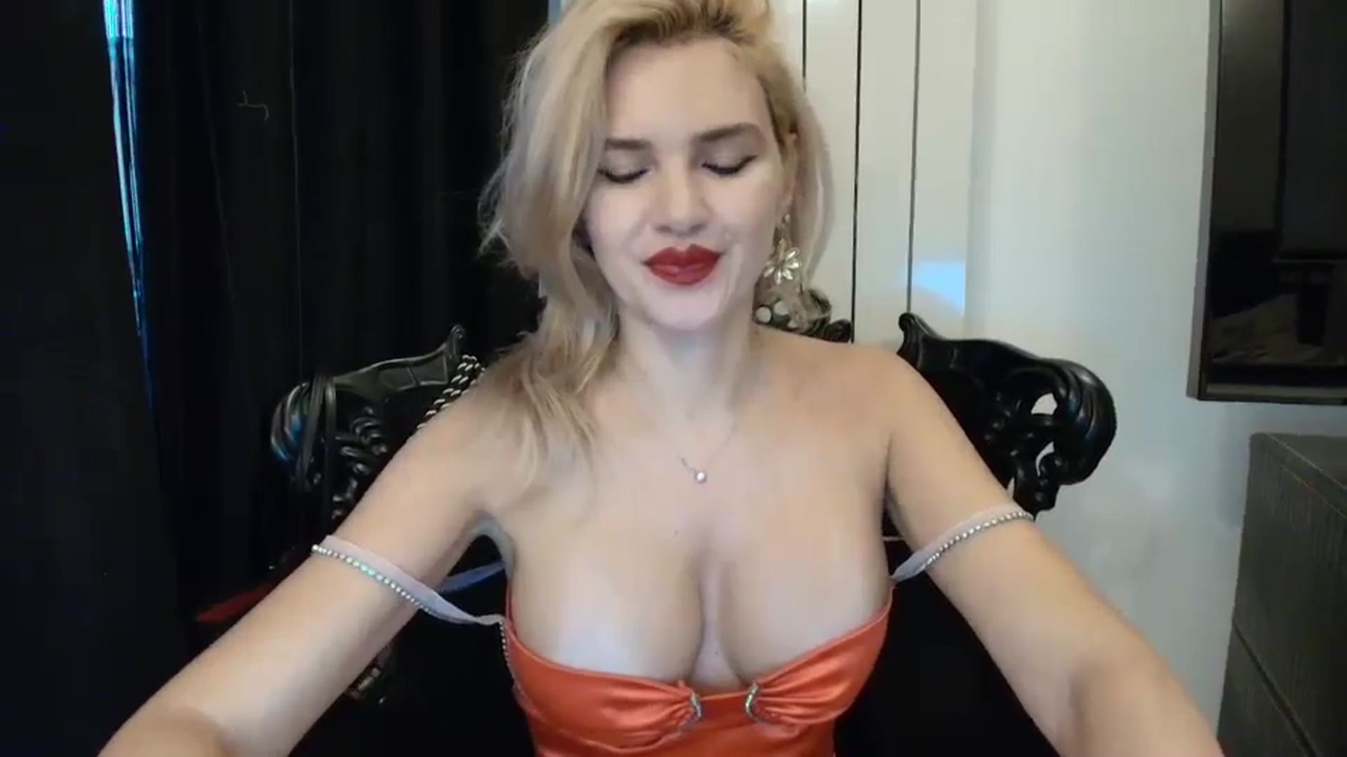 Gallery image thumbnail from Klarita_'s myfreecams stream on, 12/14/2024, 15:02 image 2 of 20