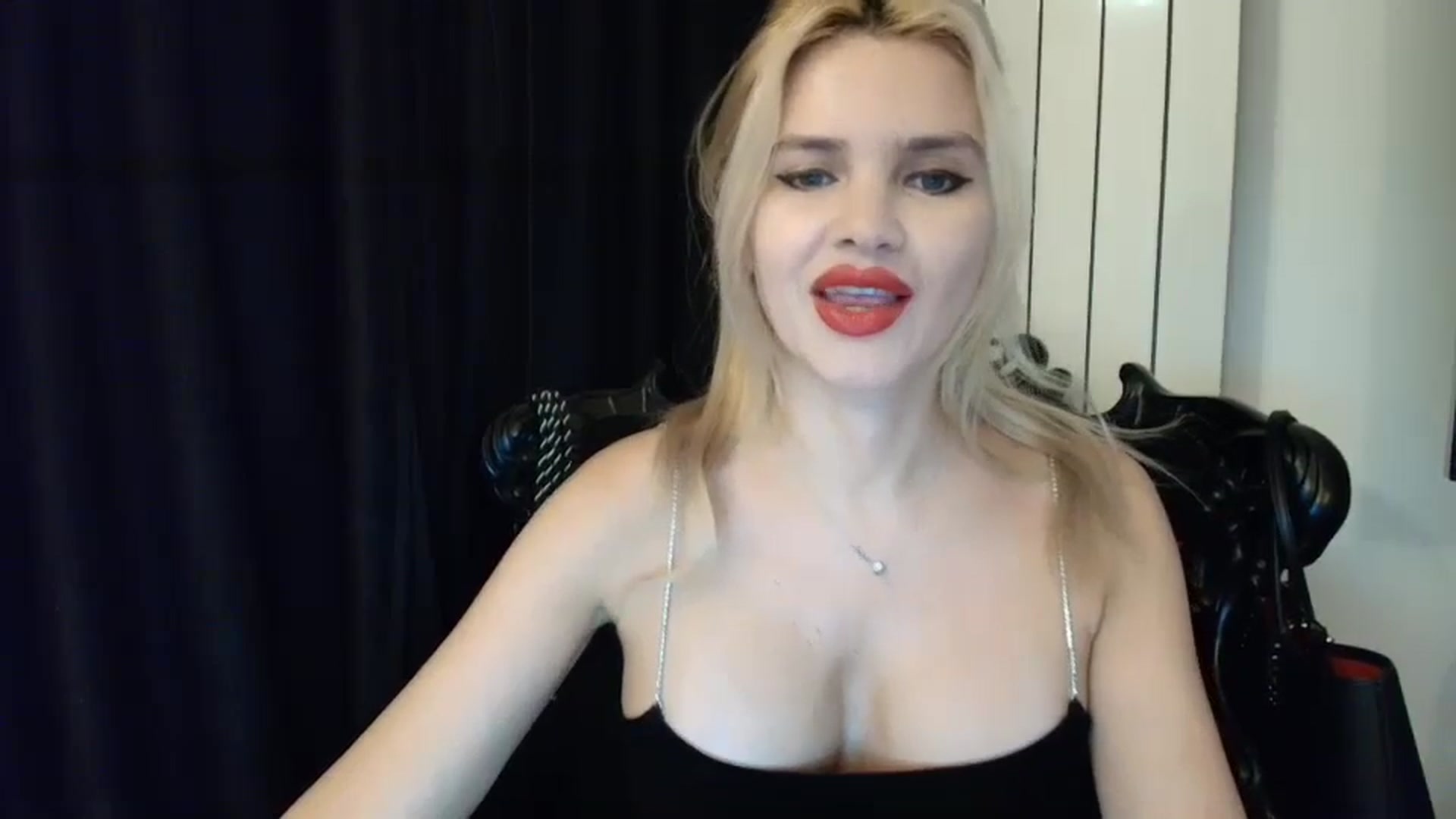 Gallery image thumbnail from Klarita_'s myfreecams stream on, 12/16/2024, 22:46 image 3 of 20