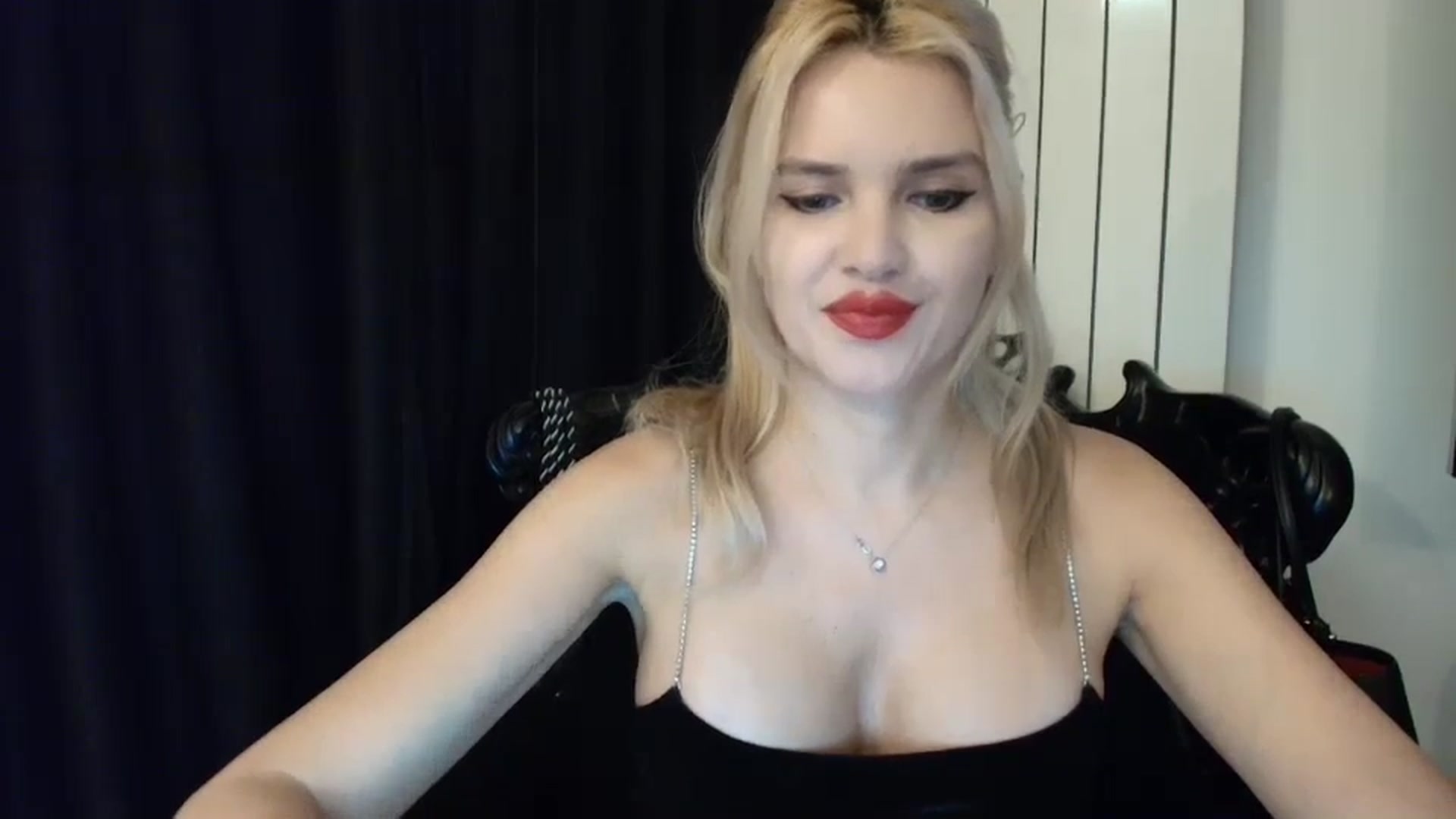 Gallery image thumbnail from Klarita_'s myfreecams stream on, 12/16/2024, 22:46 image 4 of 20