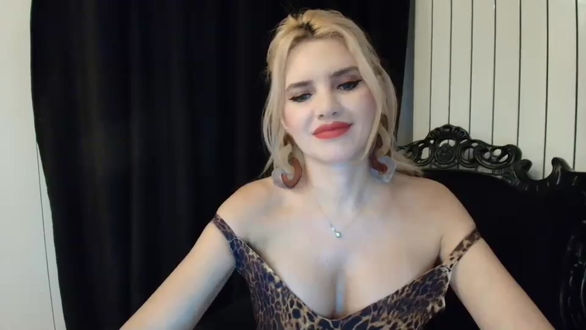 Gallery image thumbnail from Klarita_'s myfreecams stream on, 12/17/2024, 22:39 image 4 of 20